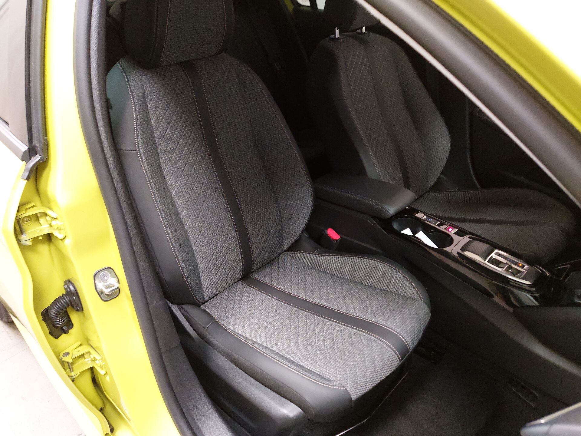 Peugeot 208 e-Style T-Leder Navi LED PDC 11