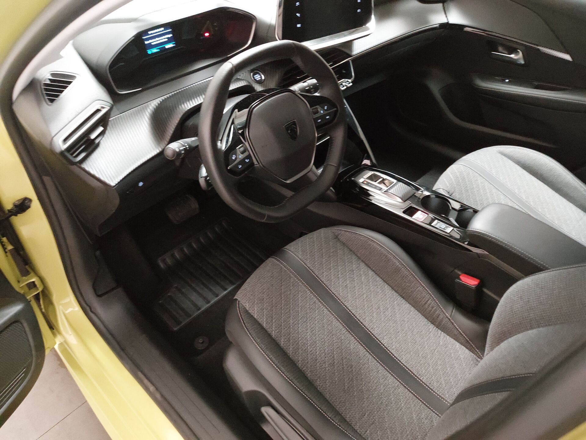 Peugeot 208 e-Style T-Leder Navi LED PDC 8
