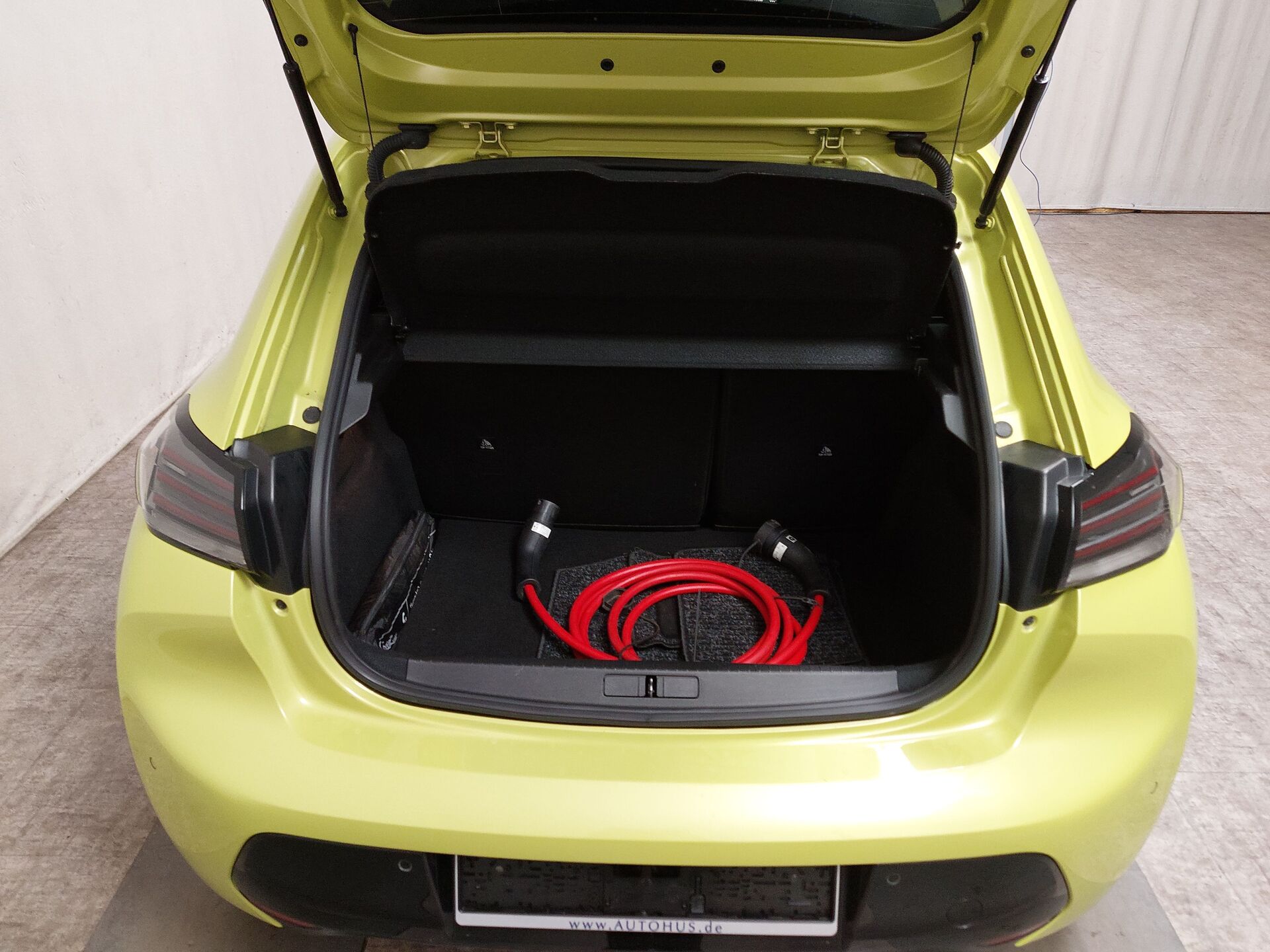 Peugeot 208 e-Style T-Leder Navi LED PDC 6