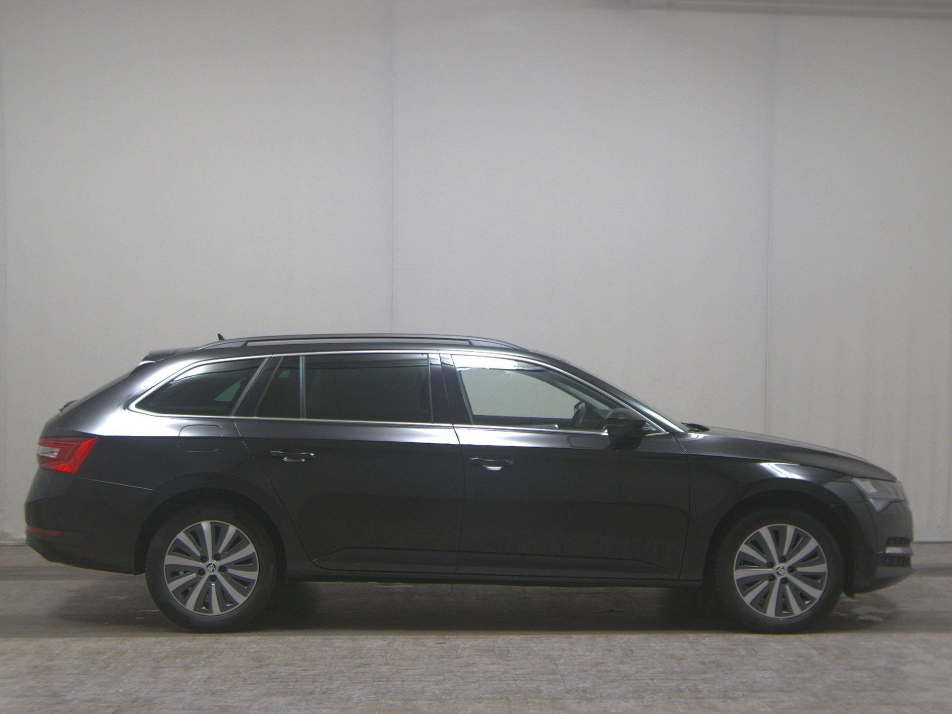 Skoda Superb Kombi 2.0 TDI Ambiente Navi LED VC RFK