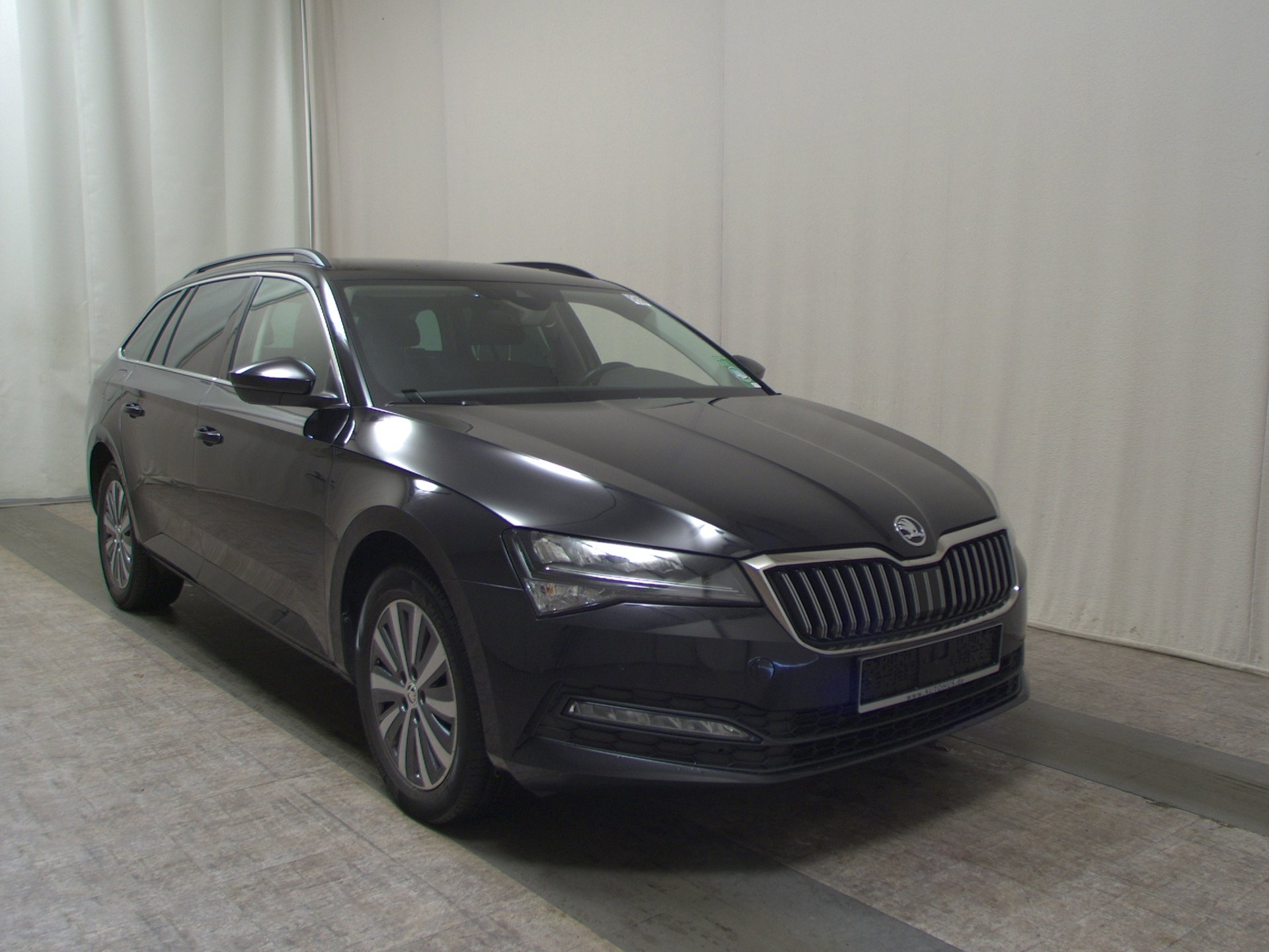 Skoda Superb Kombi 2.0 TDI Ambiente Navi LED VC RFK 3