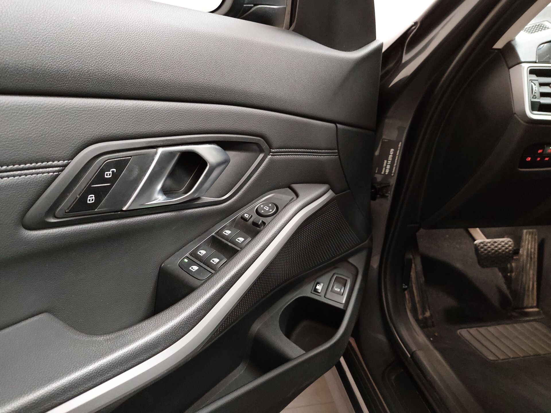 BMW 320 Advantage T-Leder Navi LED LC Pro 14