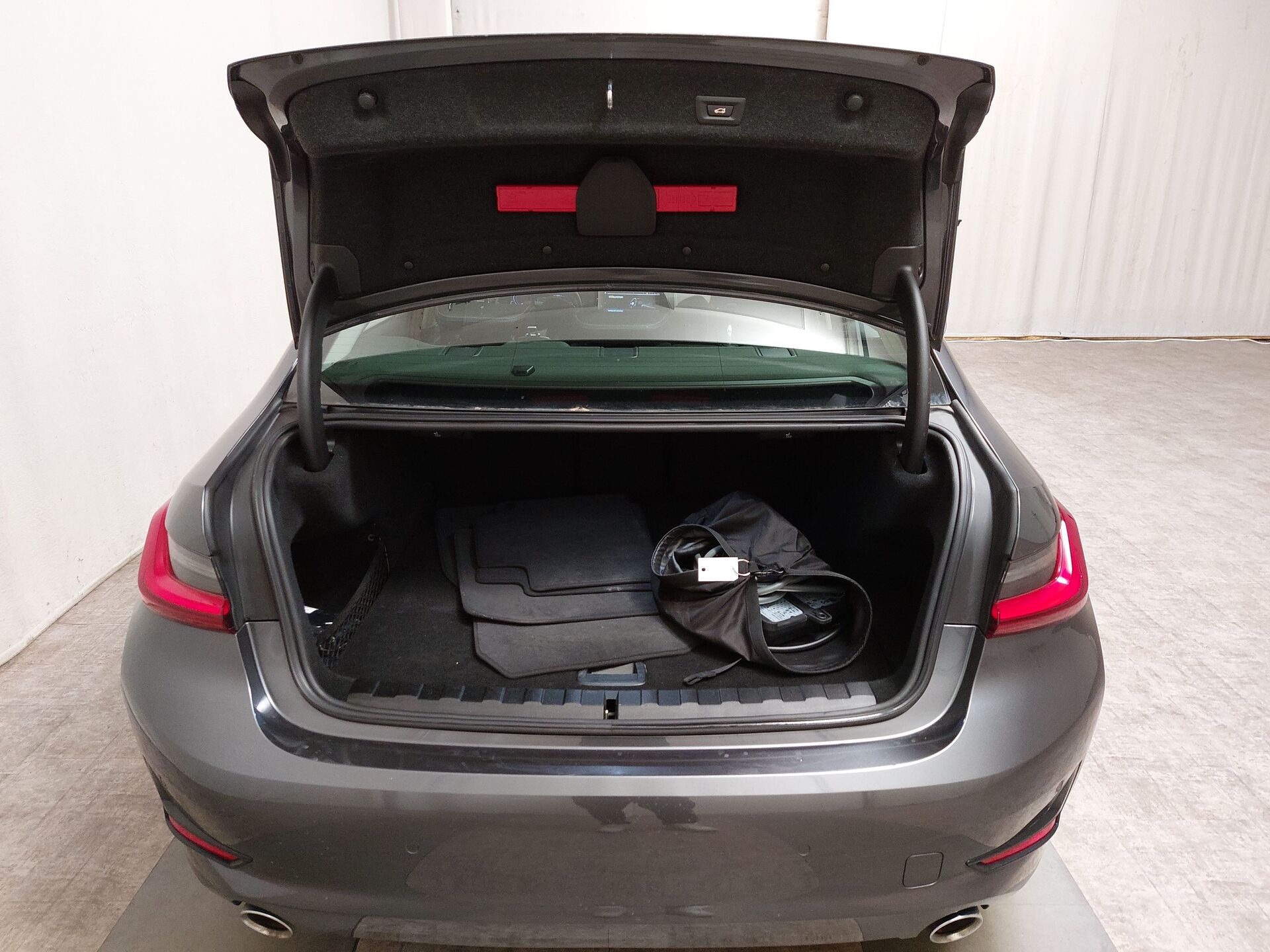 BMW 320 Advantage T-Leder Navi LED LC Pro 19