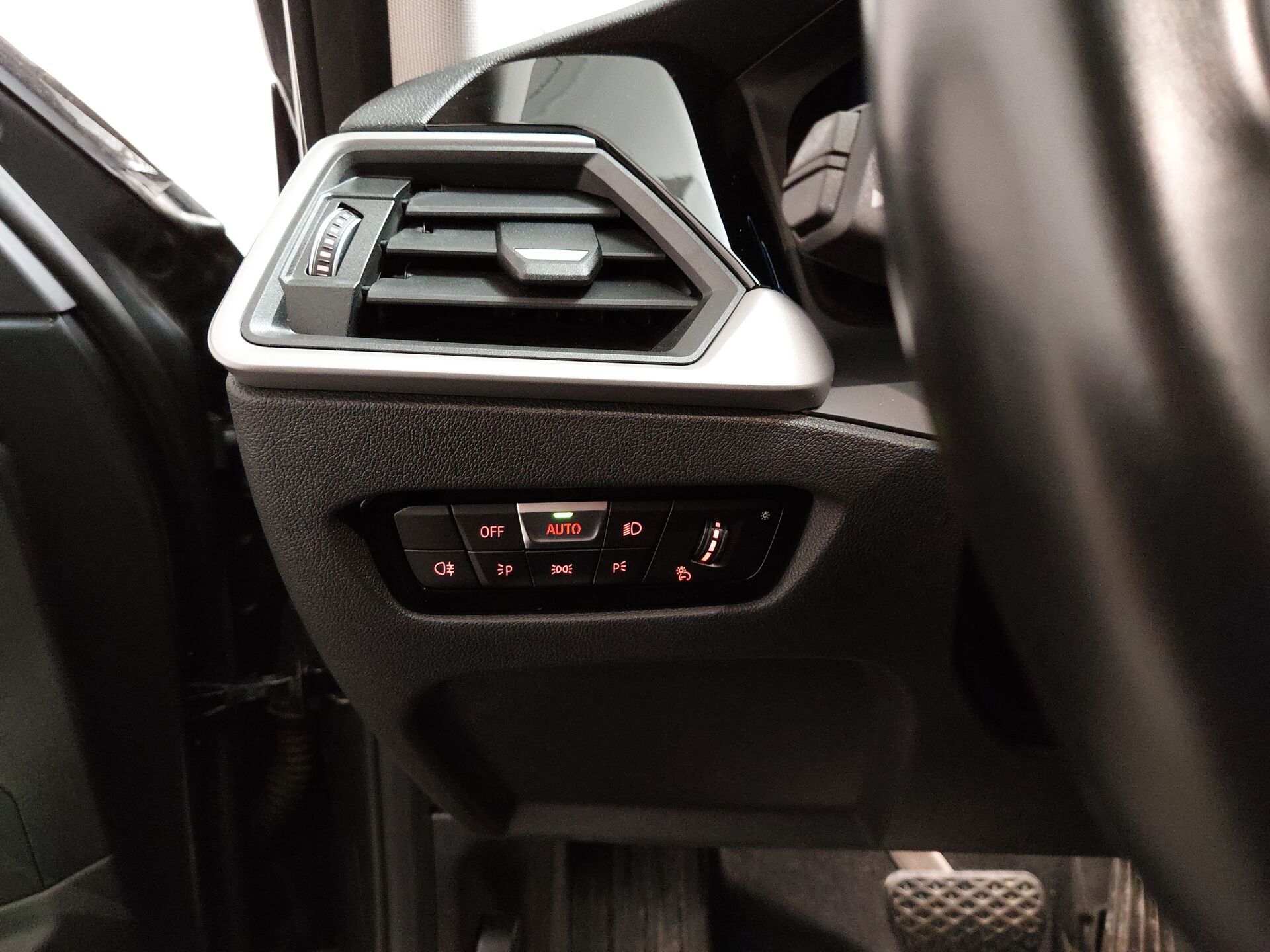 BMW 320 Advantage T-Leder Navi LED LC Pro 13