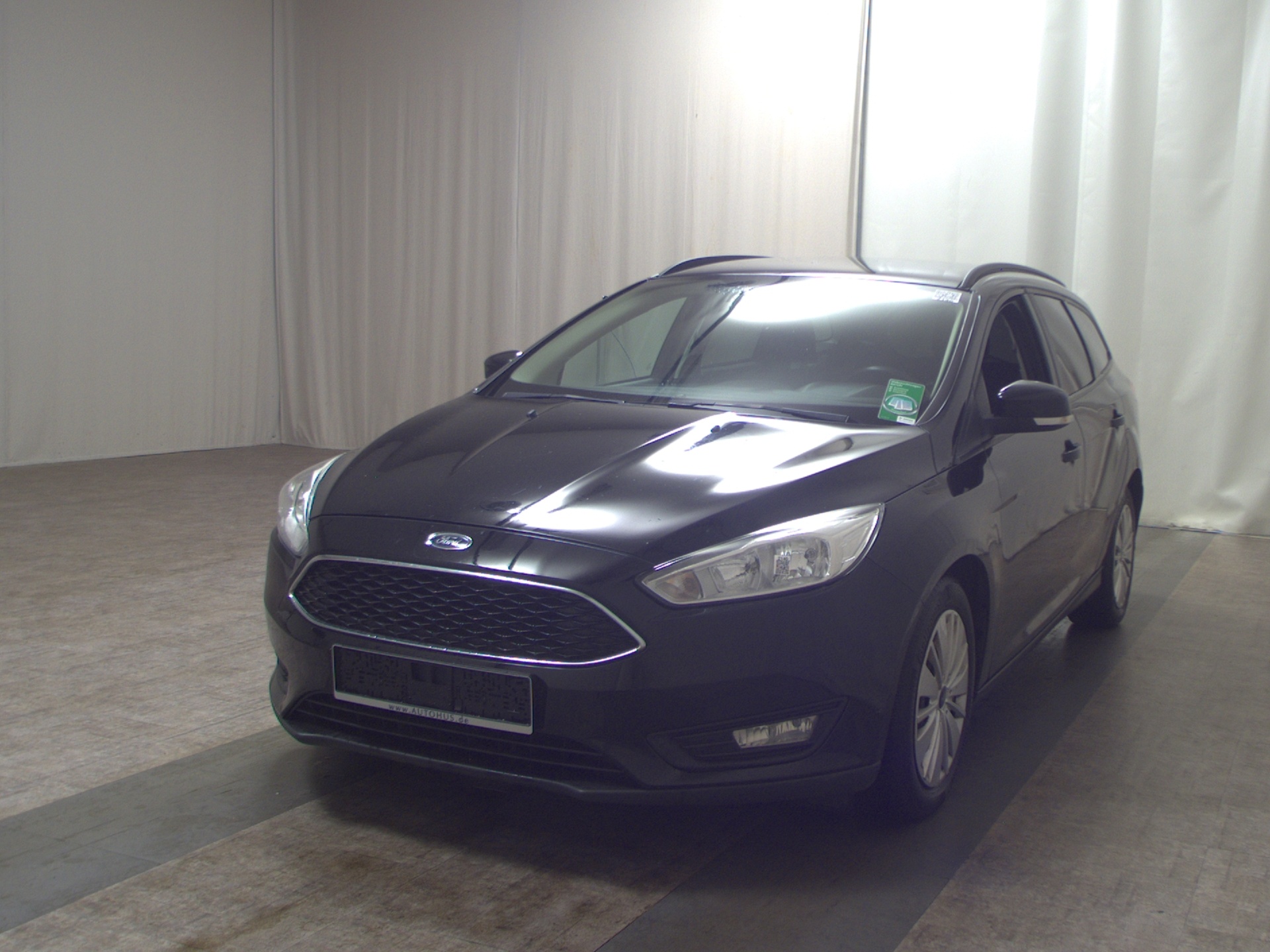 Ford Focus Turnier 1.5 TDCi Business Navi AHK Shz 2