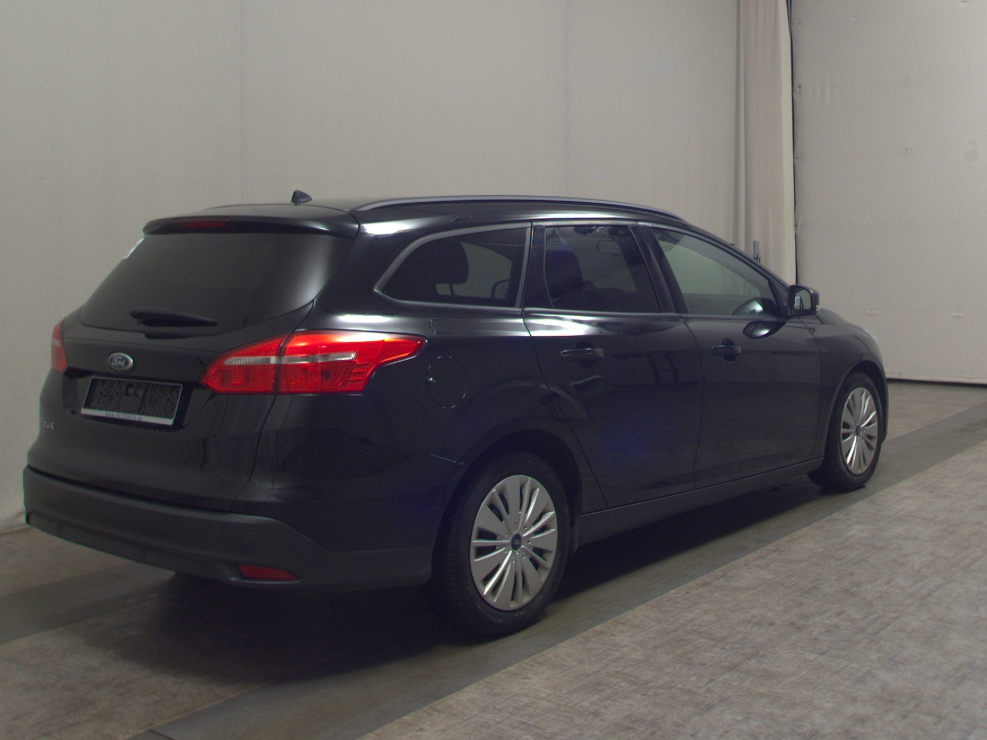Ford Focus Turnier 1.5 TDCi Business Navi AHK Shz 4