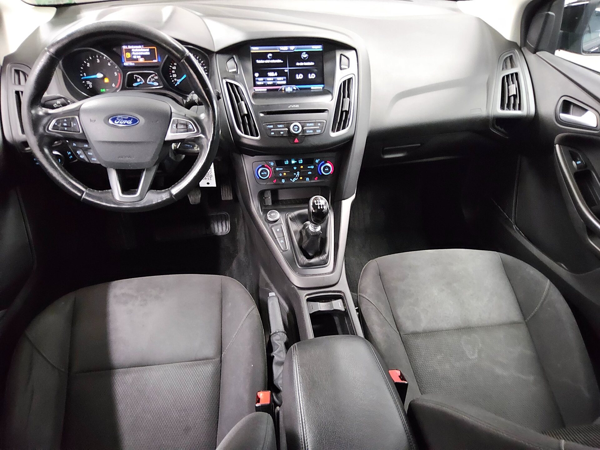 Ford Focus Turnier 1.5 TDCi Business Navi AHK Shz 5