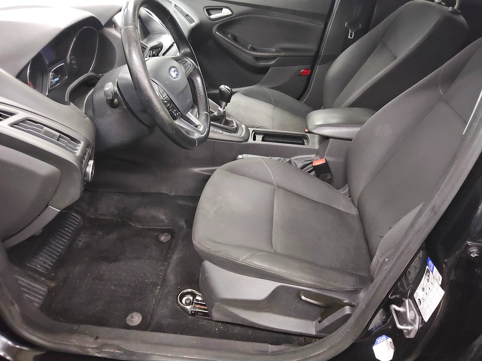 Ford Focus Turnier 1.5 TDCi Business Navi AHK Shz 8