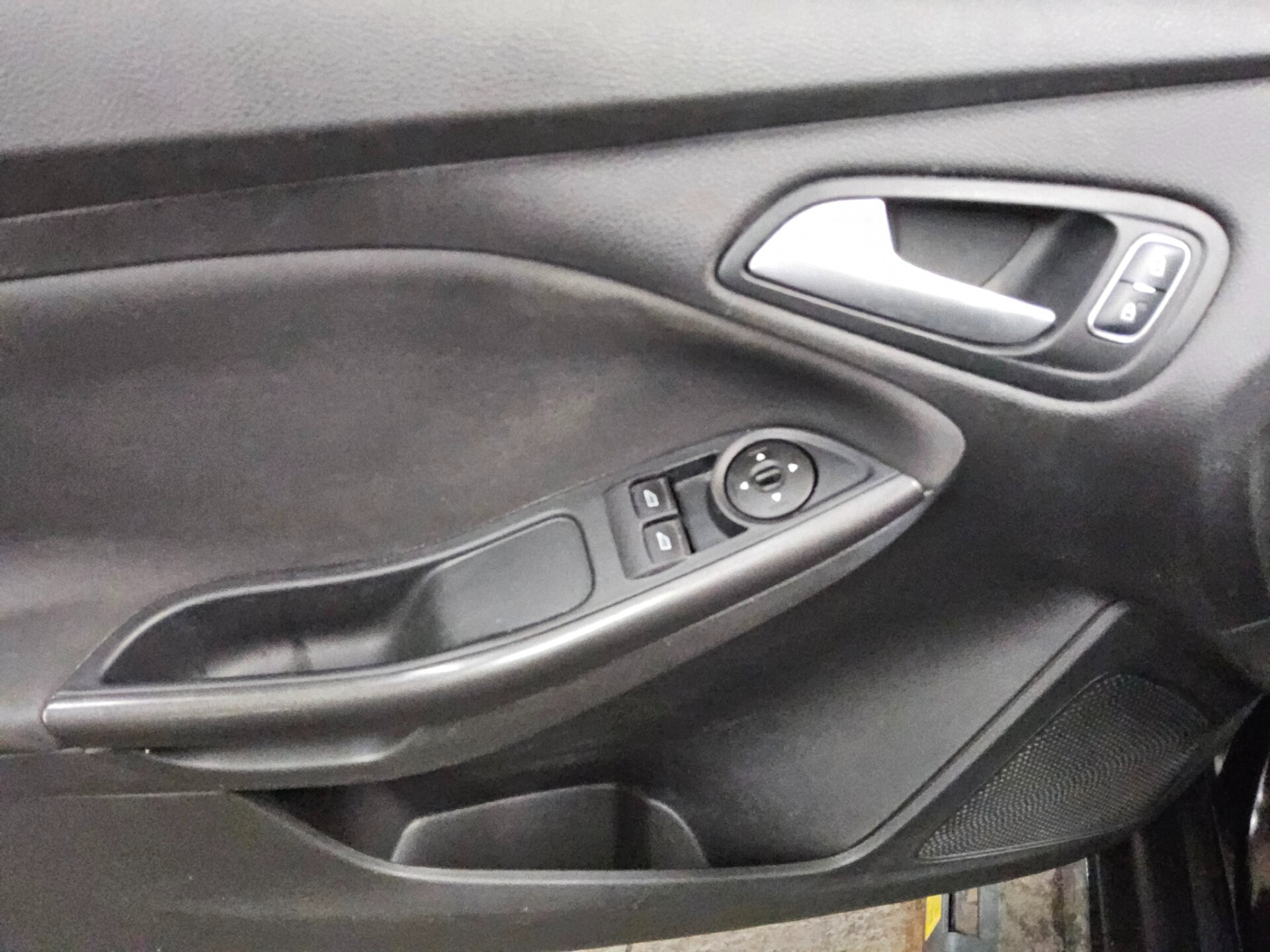 Ford Focus Turnier 1.5 TDCi Business Navi AHK Shz 9