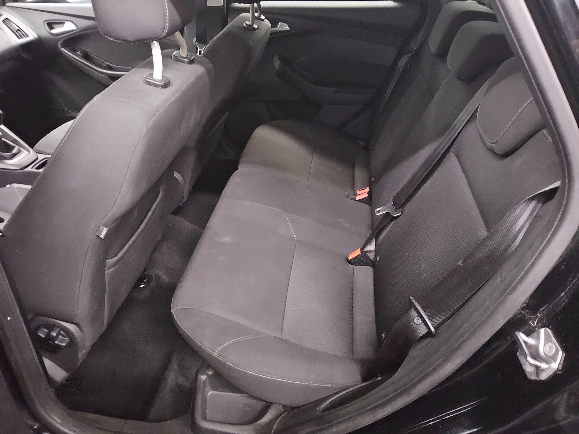Ford Focus Turnier 1.5 TDCi Business Navi AHK Shz 13