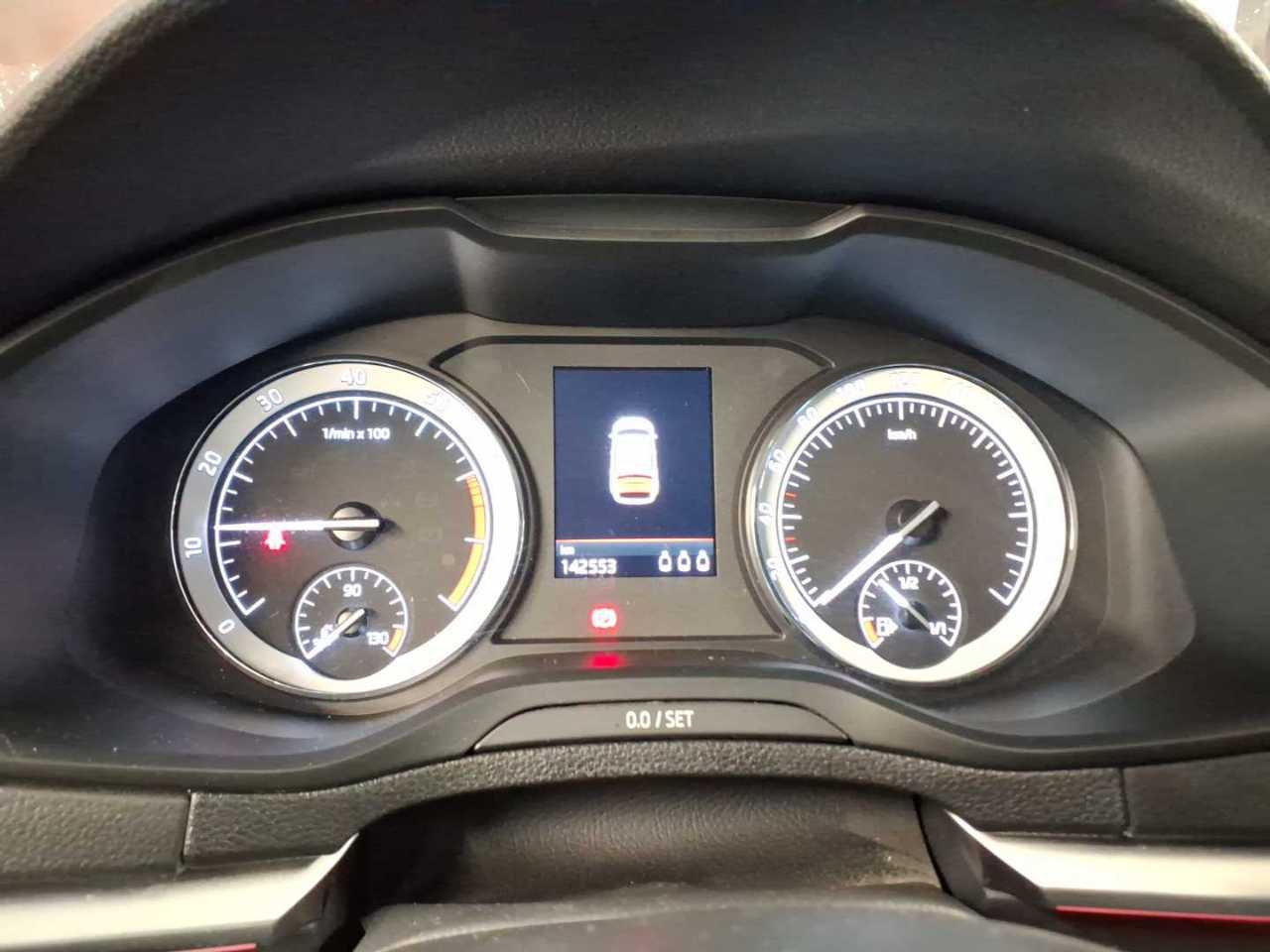 Skoda Karoq 1.5 TSI NAVI KLIMAAUT LED SHZ PDC 7