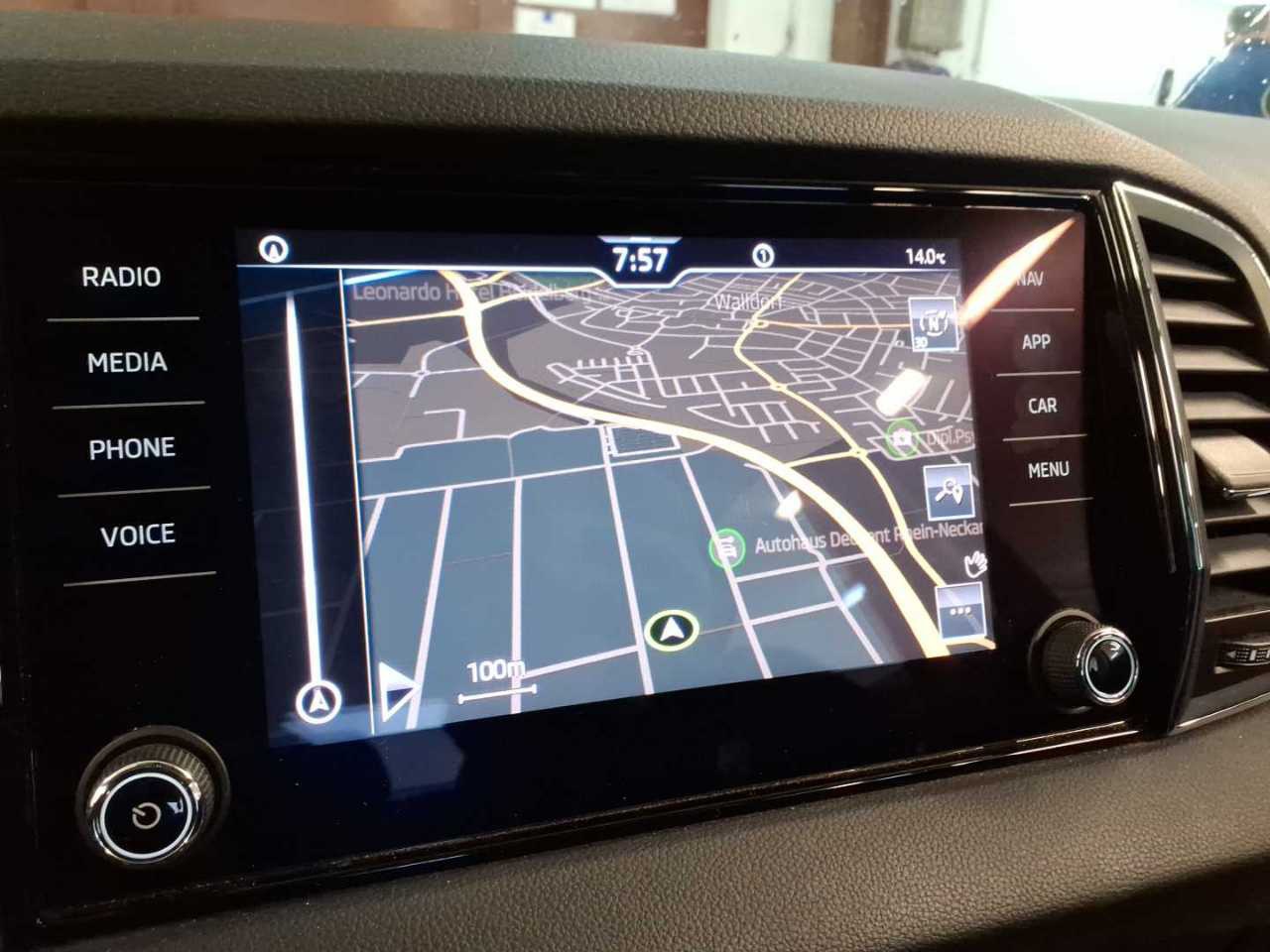 Skoda Karoq 1.5 TSI NAVI KLIMAAUT LED SHZ PDC 8