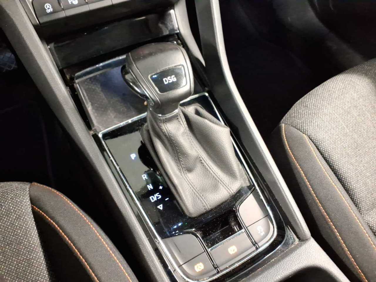 Skoda Karoq 1.5 TSI NAVI KLIMAAUT LED SHZ PDC 9