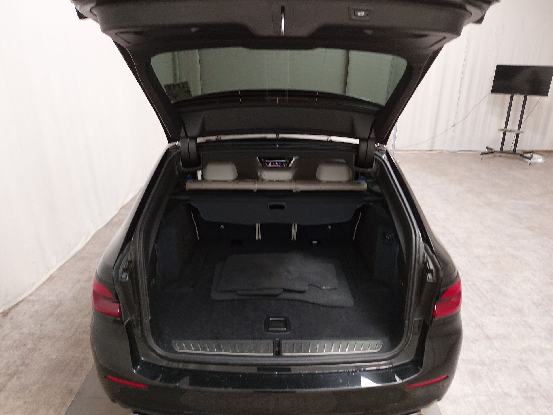 BMW 520d Touring Leder Navi LC Pro H-K Pano LED+ 19