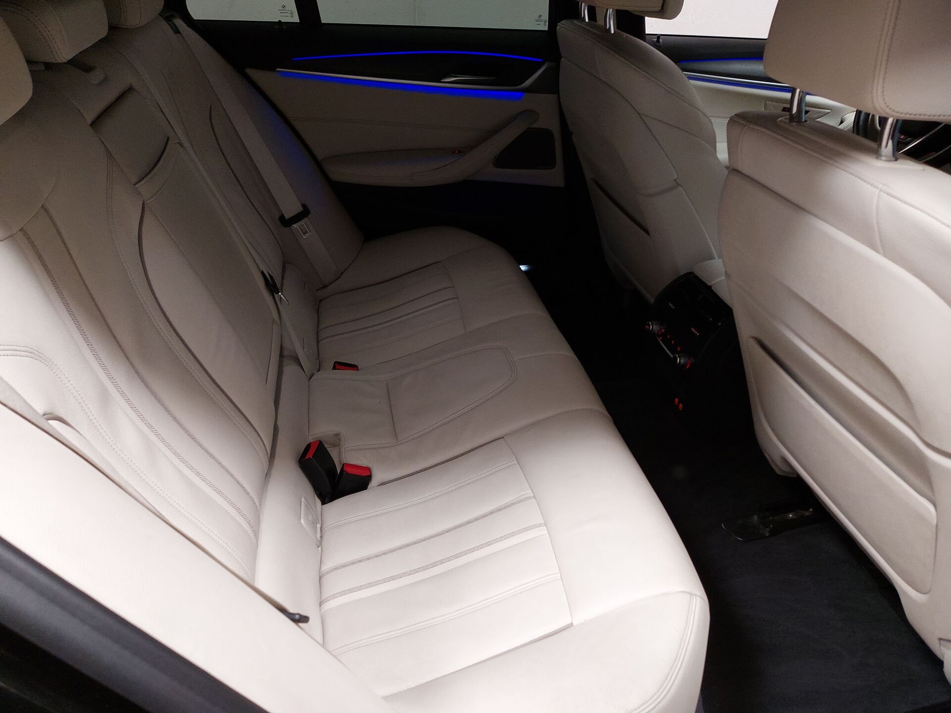 BMW 520d Touring Leder Navi LC Pro H-K Pano LED+ 17