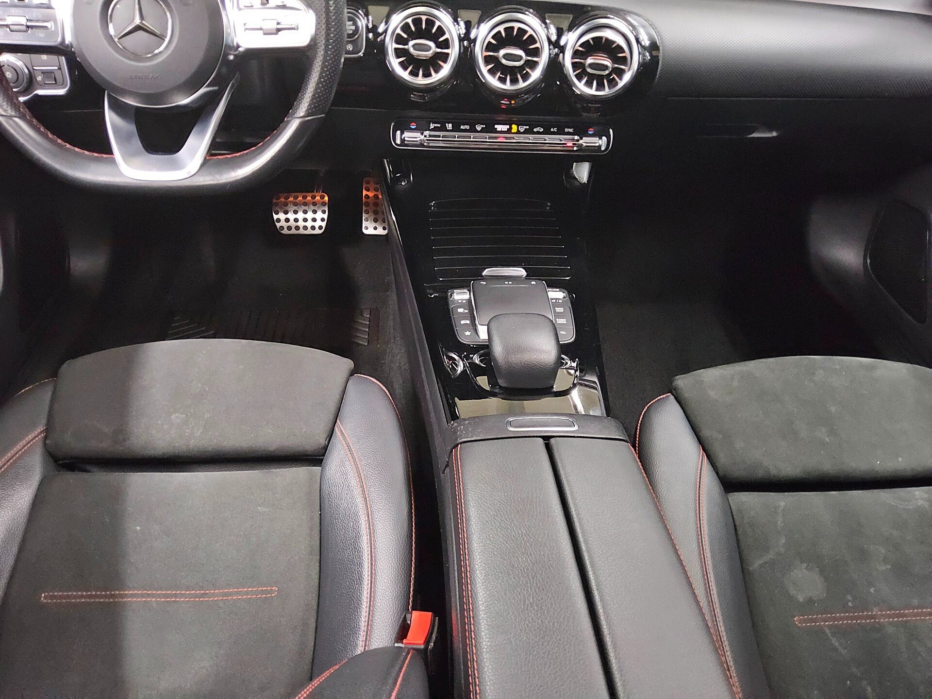 Mercedes-Benz CLA 200 AMG-Line Night Navi MB-LED Pano Memory 6