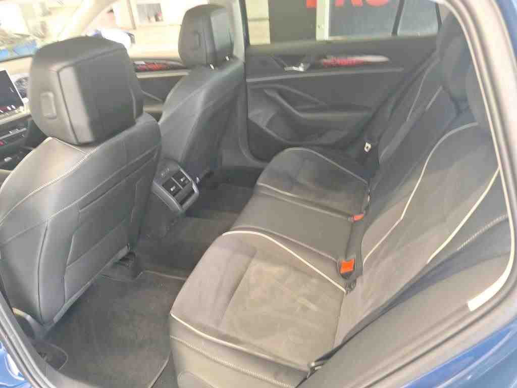 Volkswagen Passat Variant 2.0 TDI Elegance NAVI KLIMAAUT SHZ RFK 9