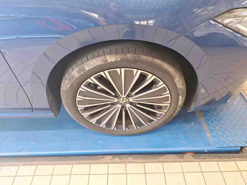 Volkswagen Passat Variant 2.0 TDI Elegance NAVI KLIMAAUT SHZ RFK 12