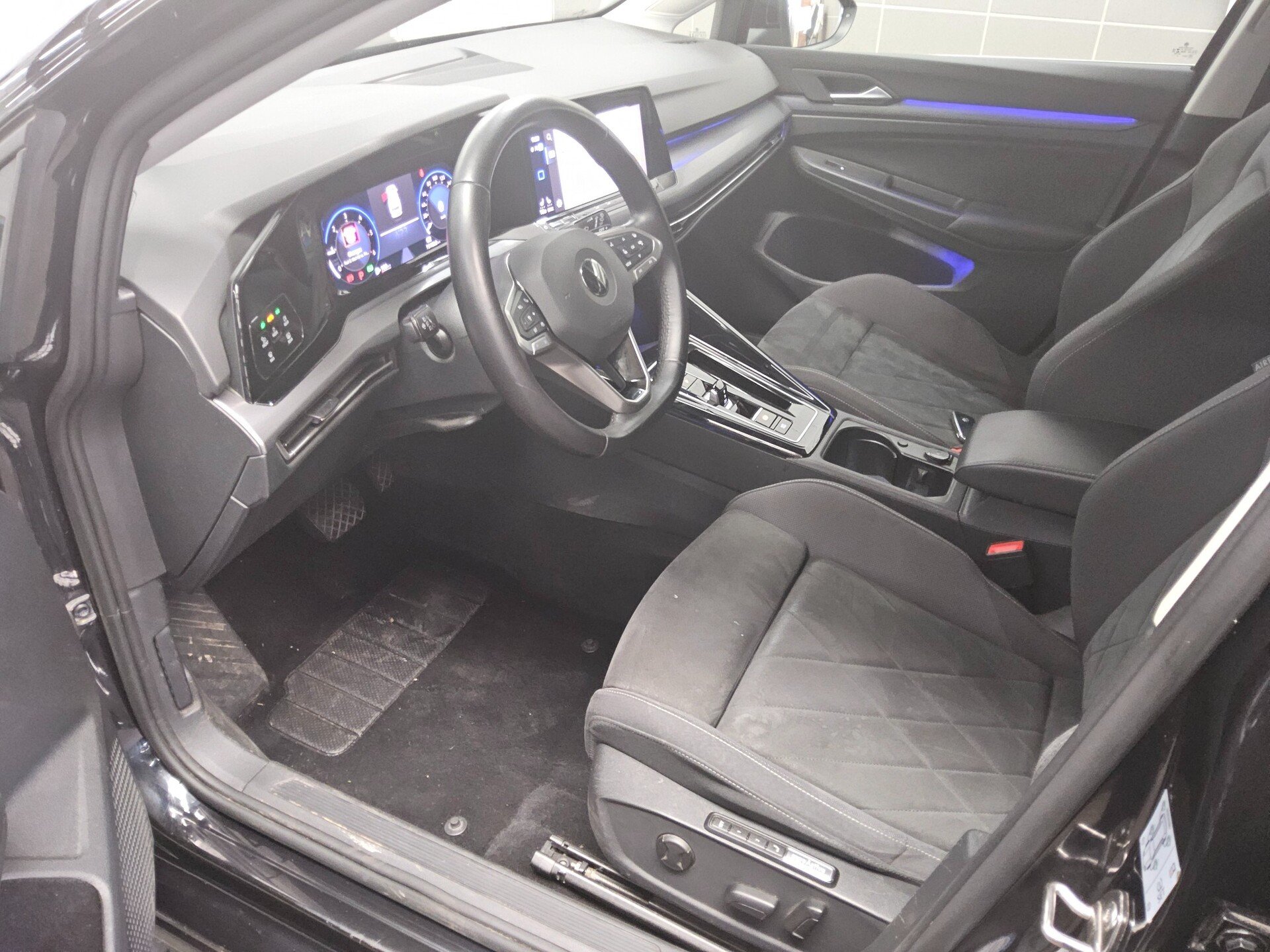 Volkswagen Golf-8 Var. 2.0 TDI Style Navi LED ACC DC AHK 8