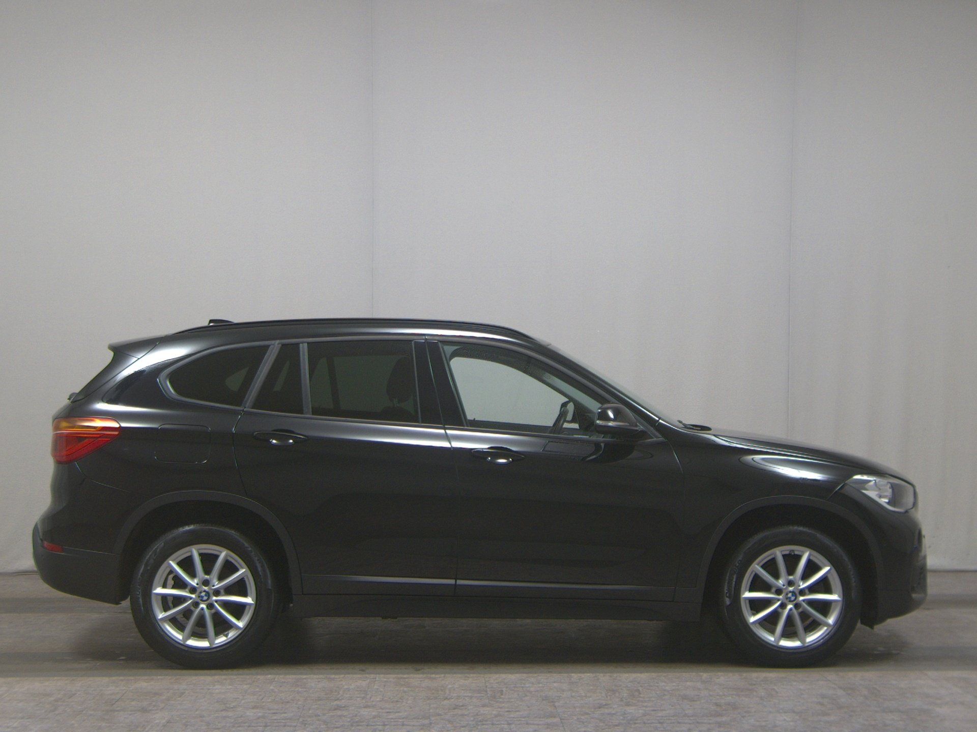 BMW X1 sDrive18i Advantage Navi PDC Sportsitze HiFi