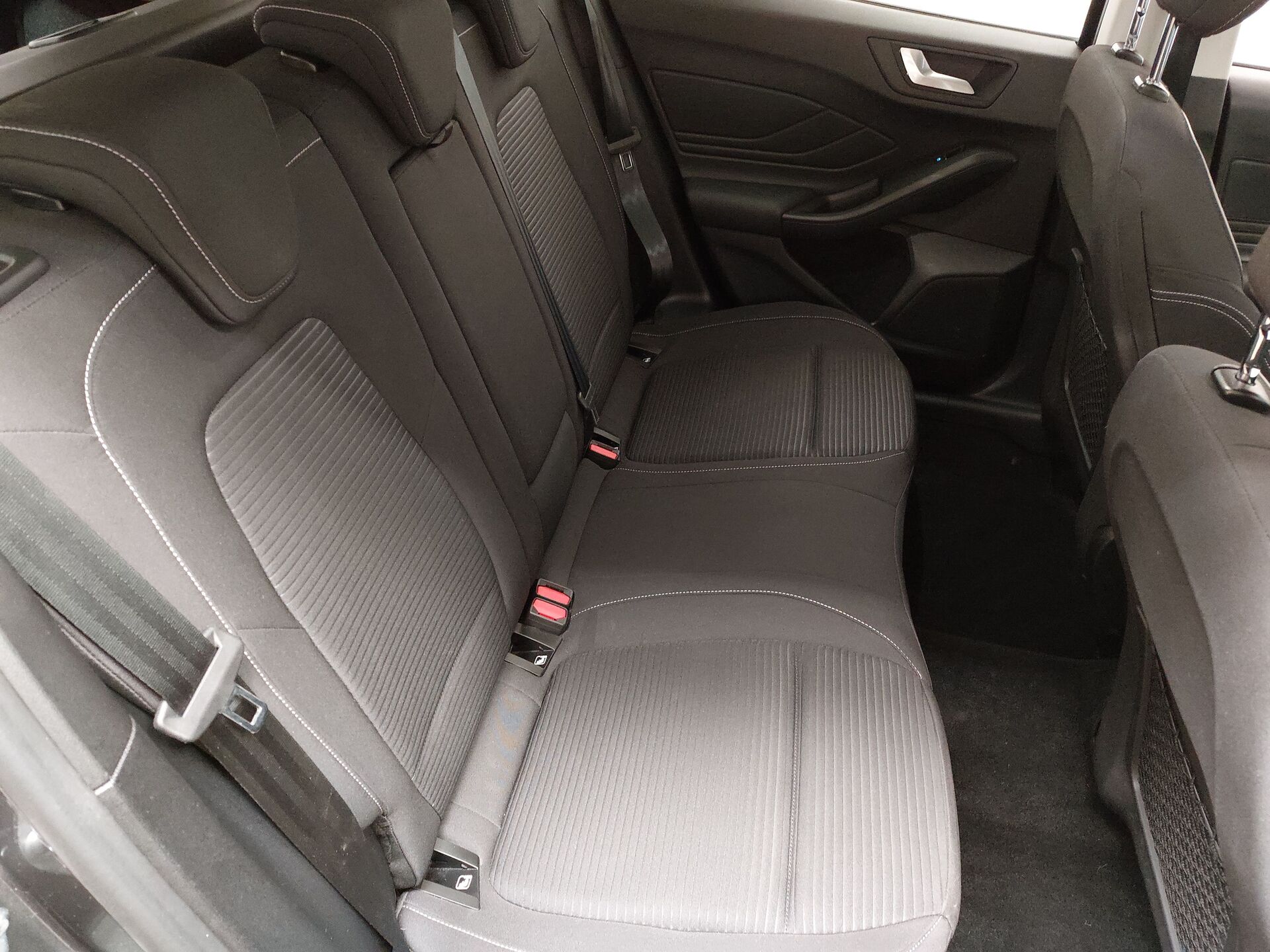 Ford Focus Turnier 1.5 EB Titanium NAVI KLIMAAUT SHZ PDC LED 13
