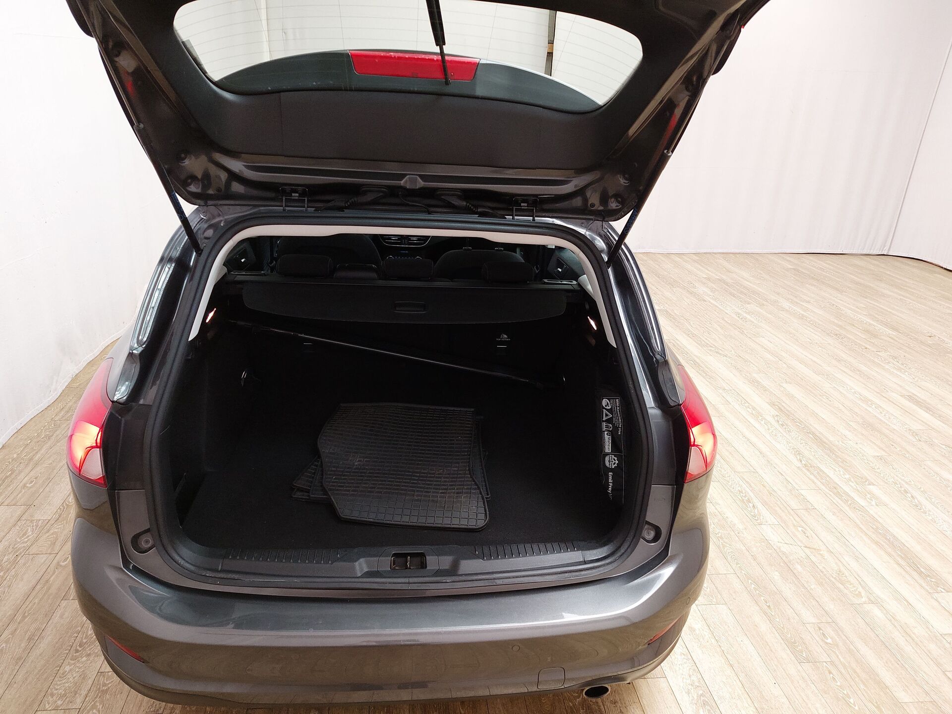 Ford Focus Turnier 1.5 EB Titanium NAVI KLIMAAUT SHZ PDC LED 15