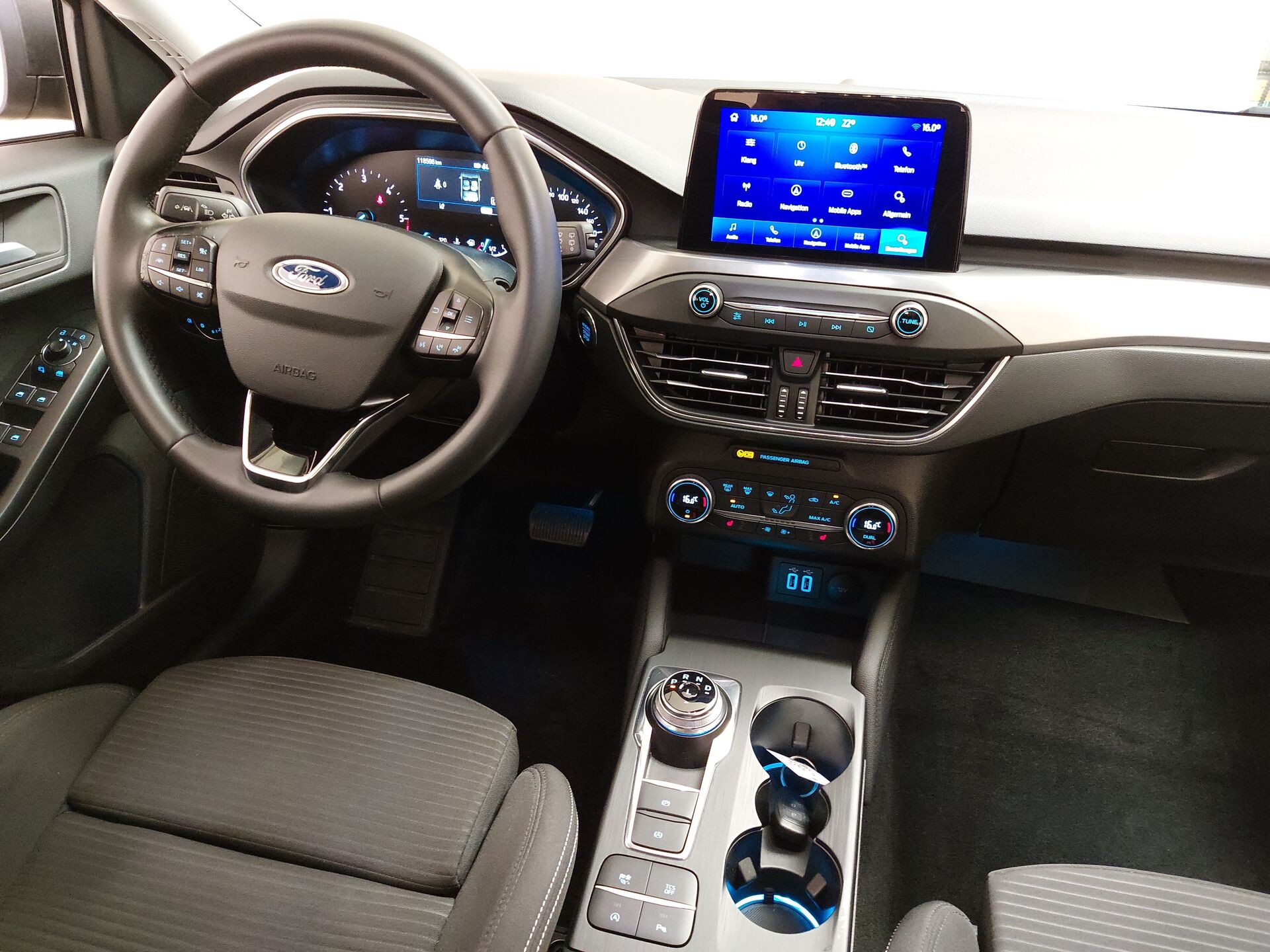 Ford Focus Turnier 1.5 EB Titanium NAVI KLIMAAUT SHZ PDC LED 12