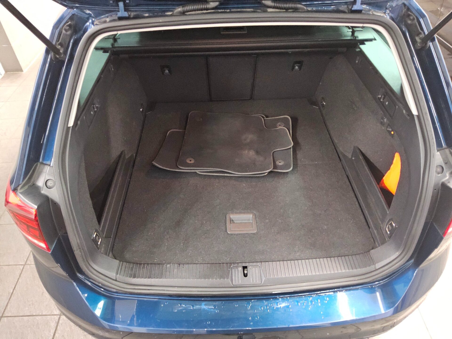 Volkswagen Passat Variant 2.0 TDI Business Navi LED RFK AHK 11
