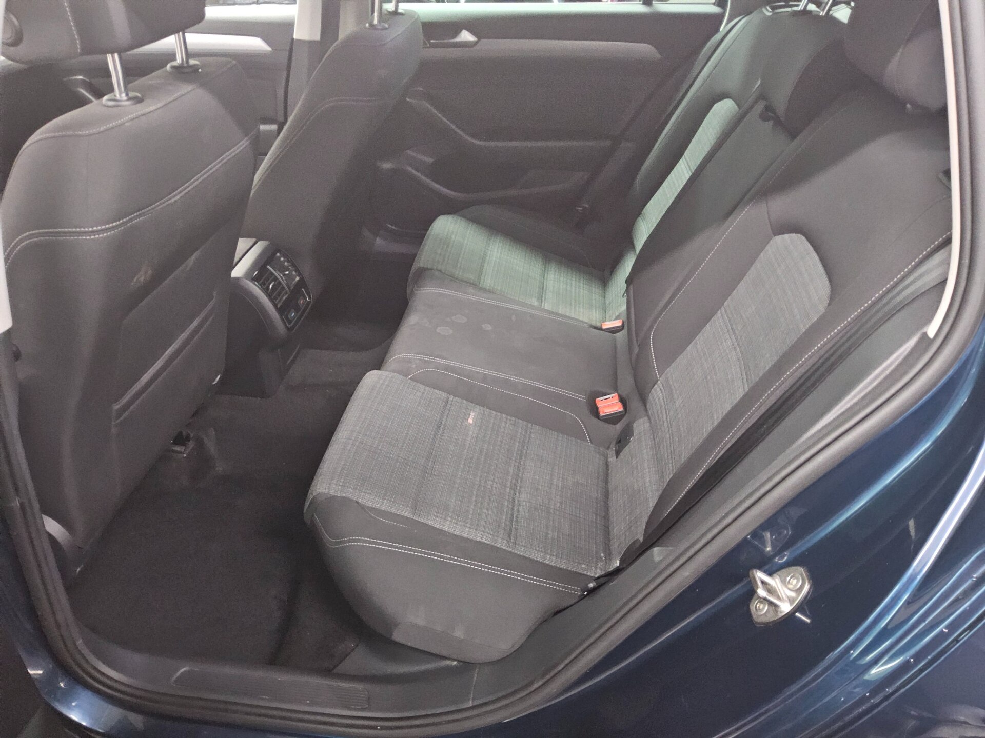 Volkswagen Passat Variant 2.0 TDI Business Navi LED RFK AHK 13