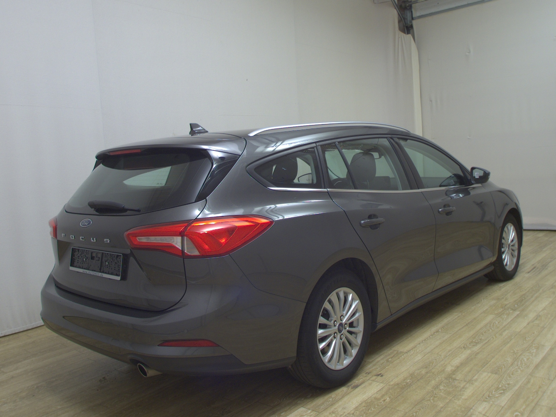 Ford Focus Turnier 1.5 EB Titanium NAVI KLIMAAUT SHZ PDC LED 4