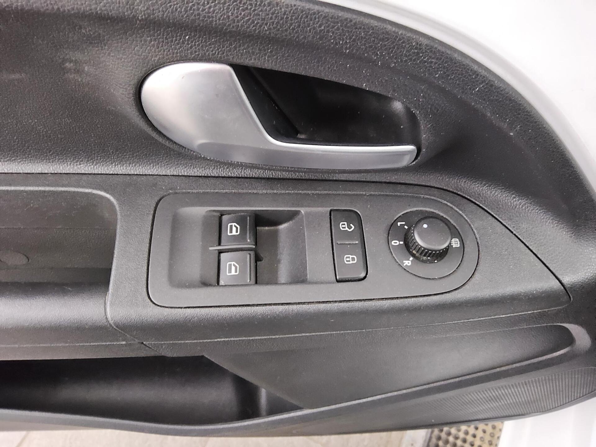 Volkswagen e-up! Rückfahrkamera PDC Shz DAB+ Tempomat 9