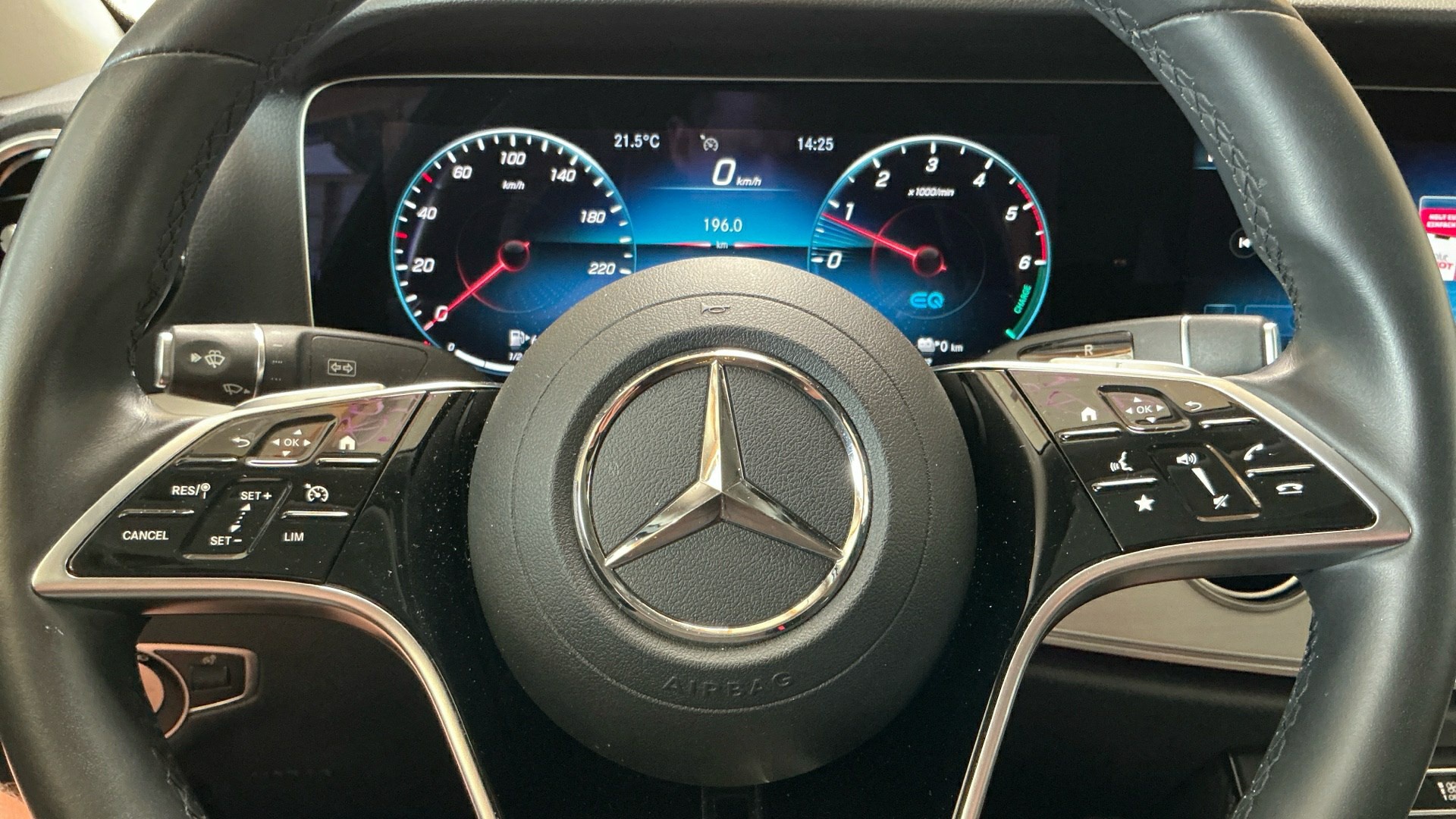 Mercedes-Benz E 300 de 4M Avantgarde NAVI KLIMAAUT LED RADIO MFL 11