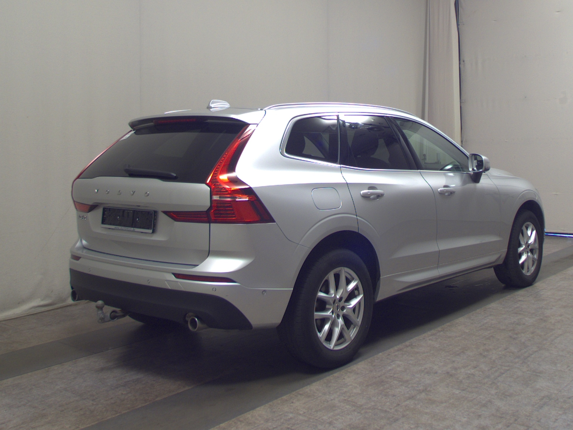 Volvo XC60 B4 Momentum Pro Leder Navi LED 360° AHK 4