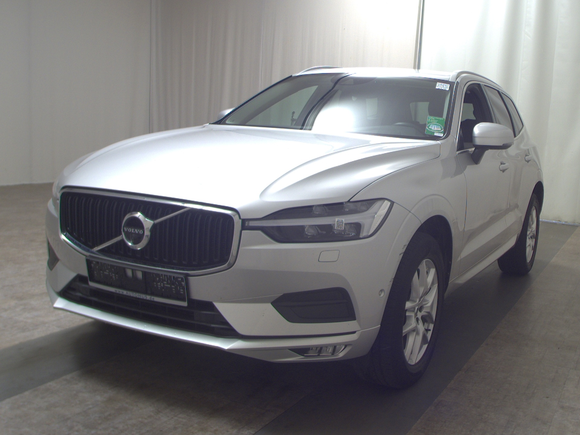 Volvo XC60 B4 Momentum Pro Leder Navi LED 360° AHK 2