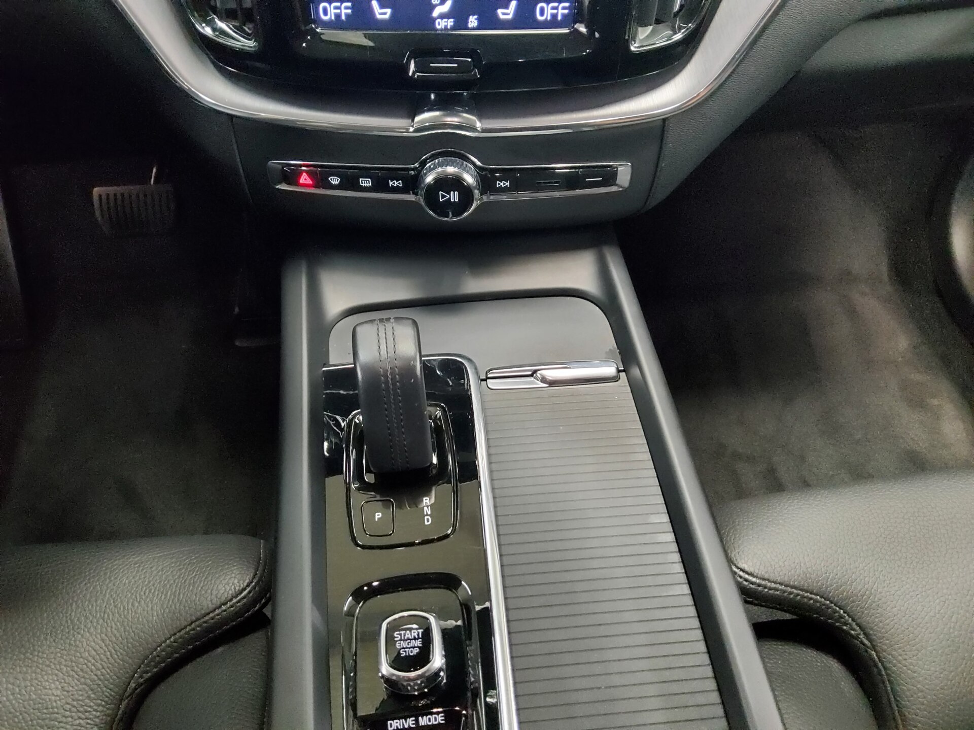 Volvo XC60 B4 Momentum Pro Leder Navi LED 360° AHK 6