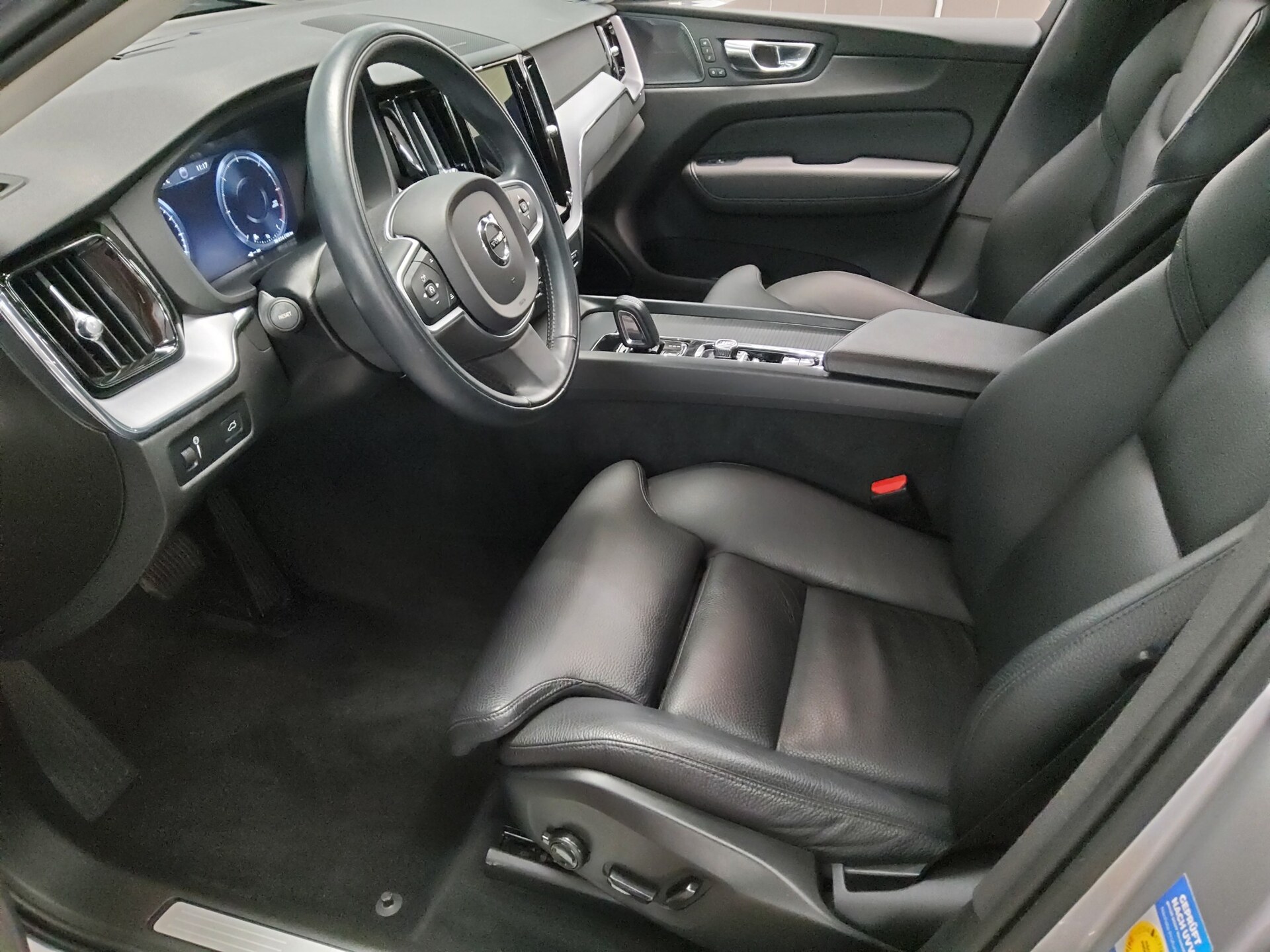 Volvo XC60 B4 Momentum Pro Leder Navi LED 360° AHK 9