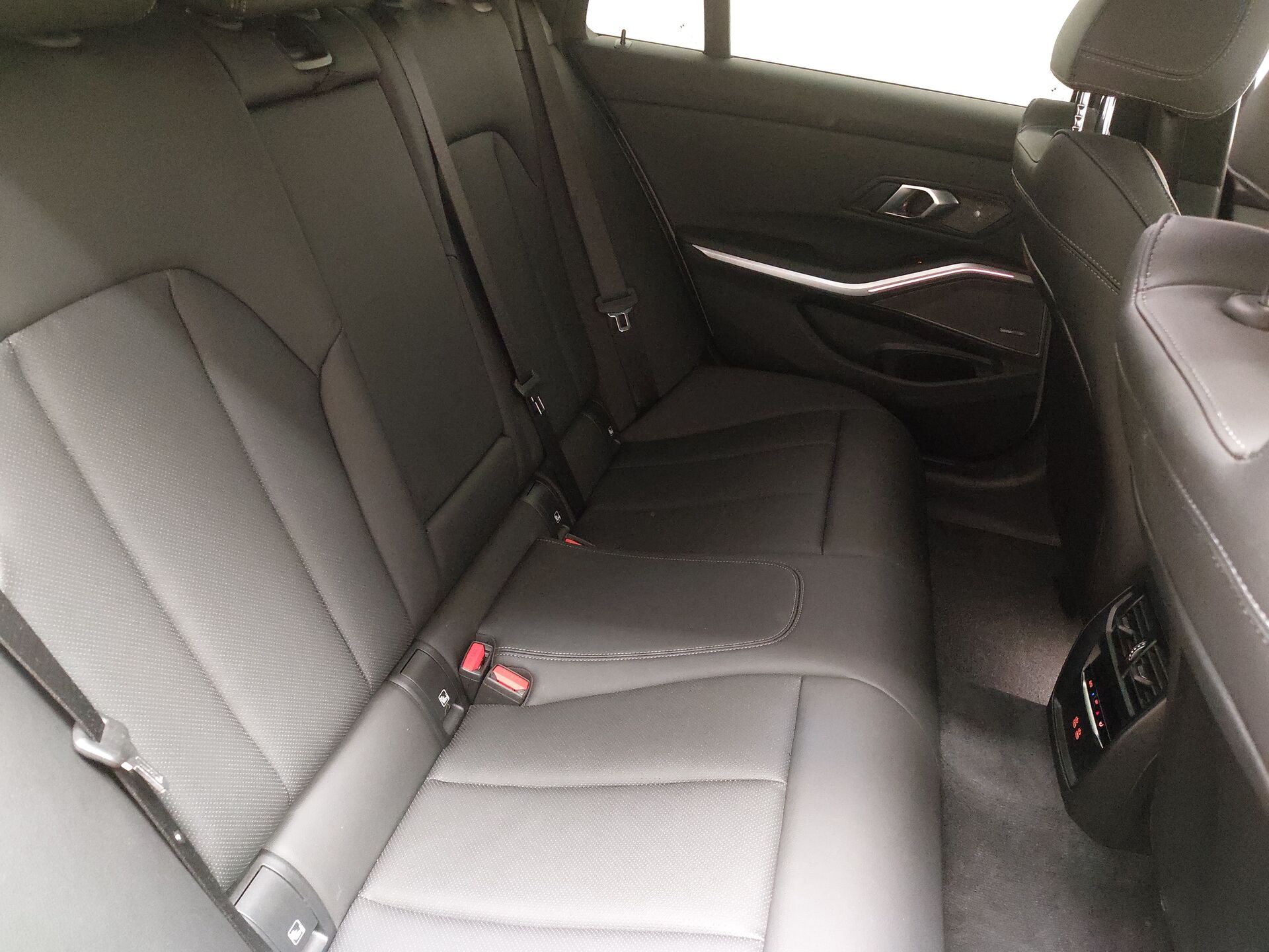 BMW 330dA Touring M-Sport Navi LED H-K RFK ACC 17