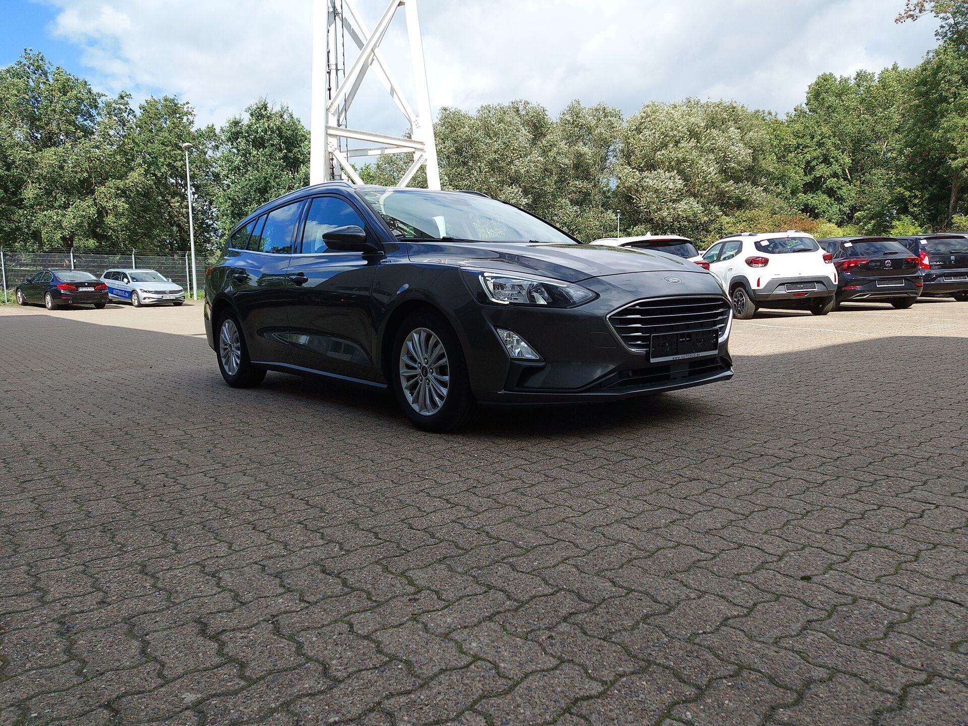 Ford Focus Turnier 1.5 EB Titanium NAVI KLIMAAUT SHZ PDC LED 2