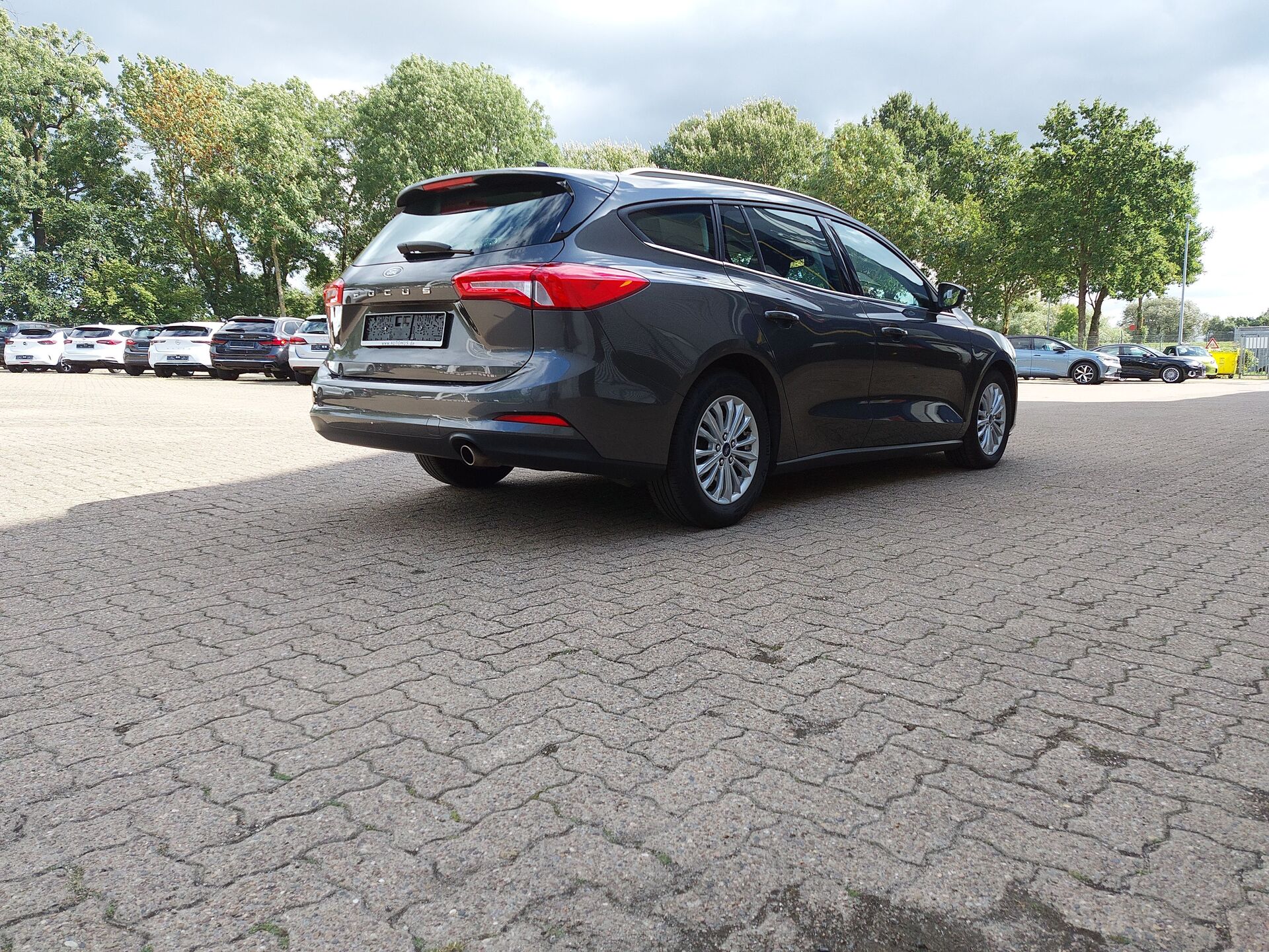 Ford Focus Turnier 1.5 EB Titanium NAVI KLIMAAUT SHZ PDC LED 3