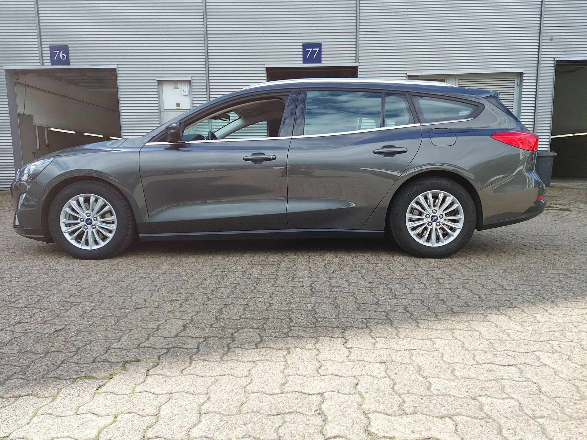 Ford Focus Turnier 1.5 EB Titanium NAVI KLIMAAUT SHZ PDC LED 5