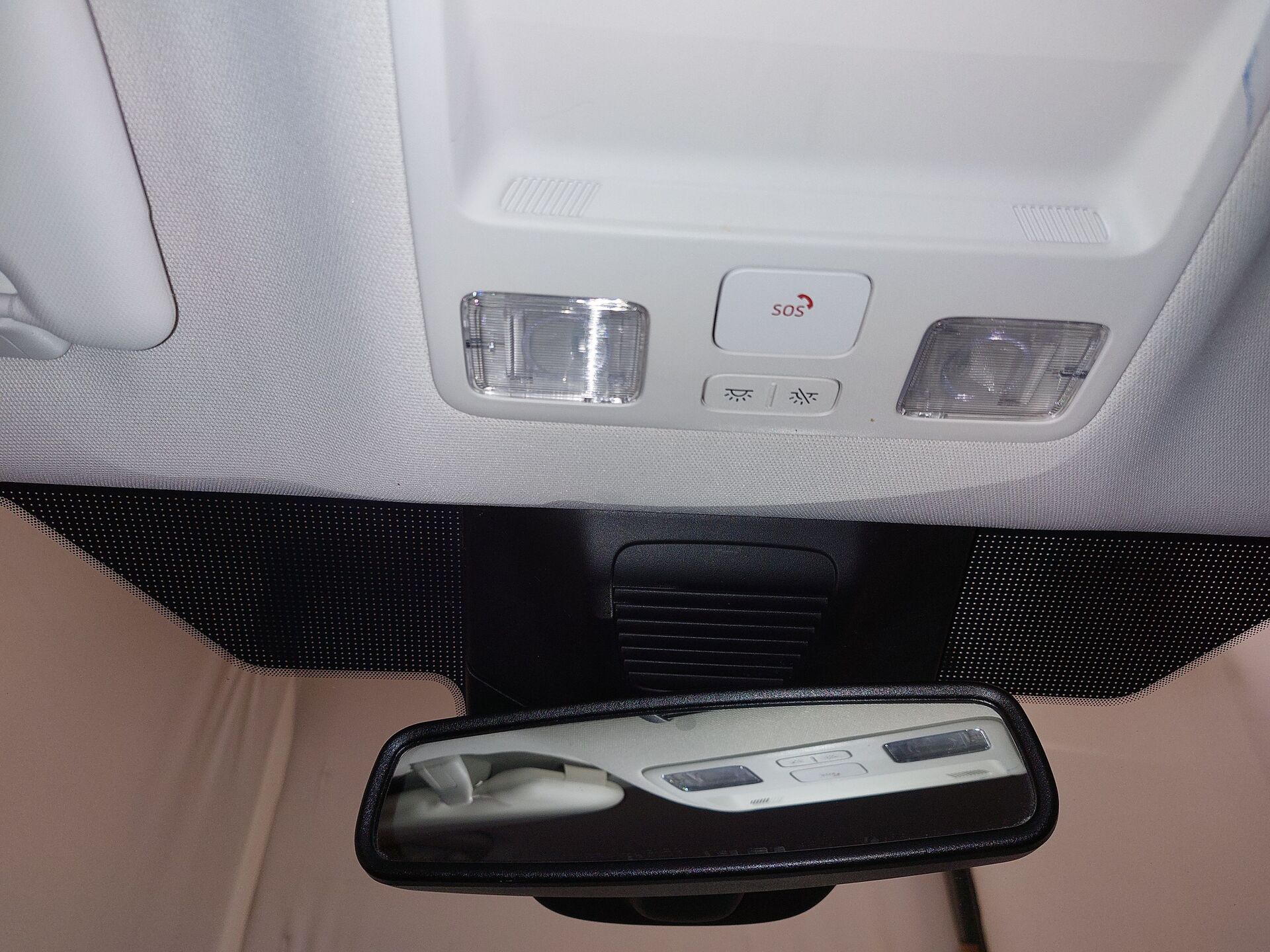 Ford Focus Turnier 1.5 EB Titanium NAVI KLIMAAUT SHZ PDC LED 18