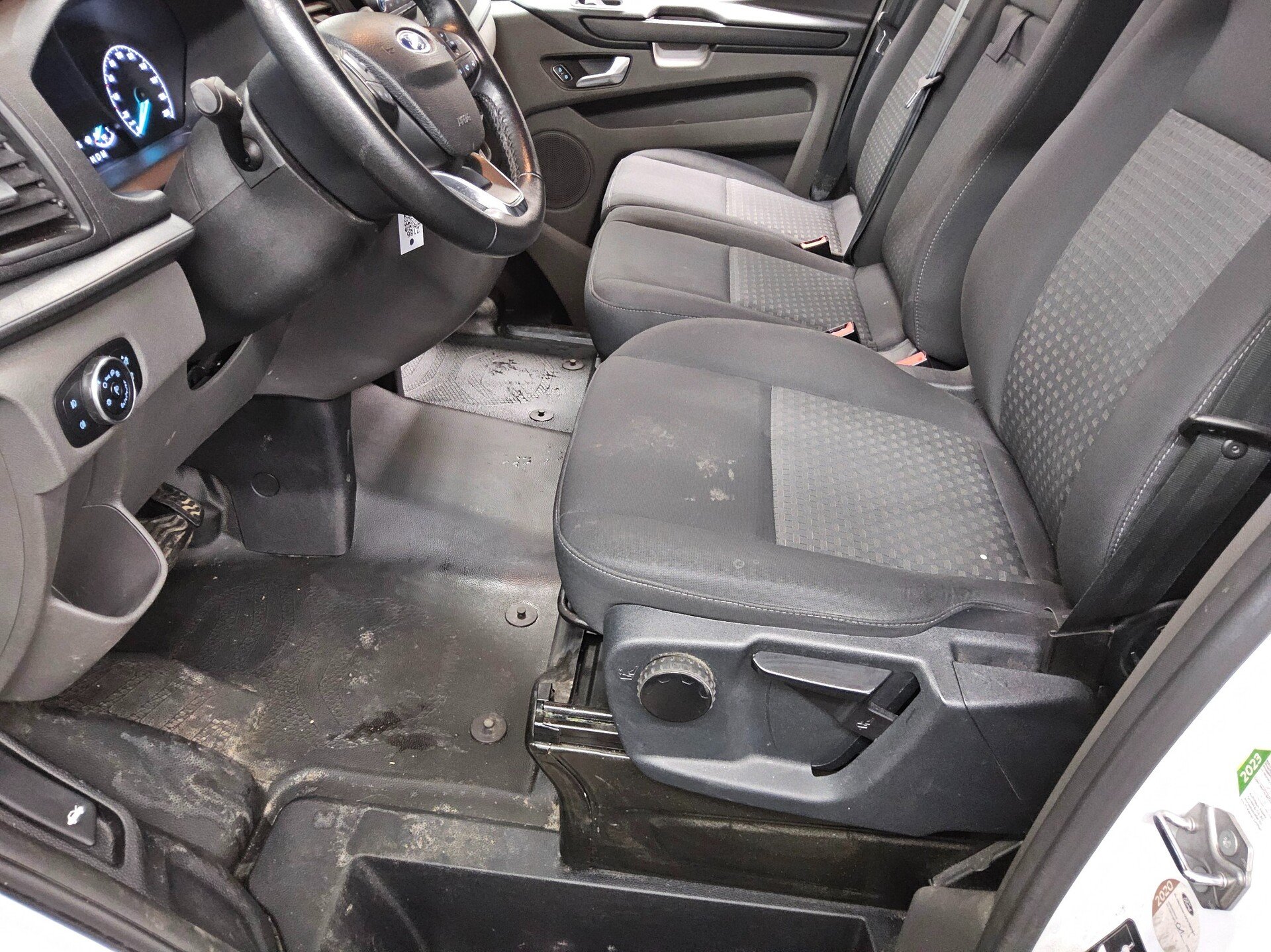 Ford Transit Custom 2.0 TDCi Trend 3-Sitze Regale Nav 8