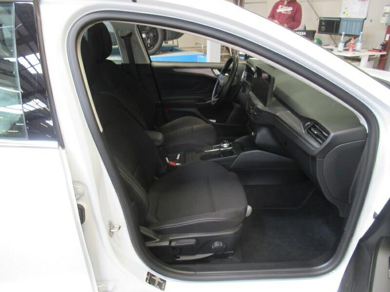 Ford Focus Turnier 1.5 EB Titanium NAVI KLIMAAUT LED SPORTSITZE PDC 3