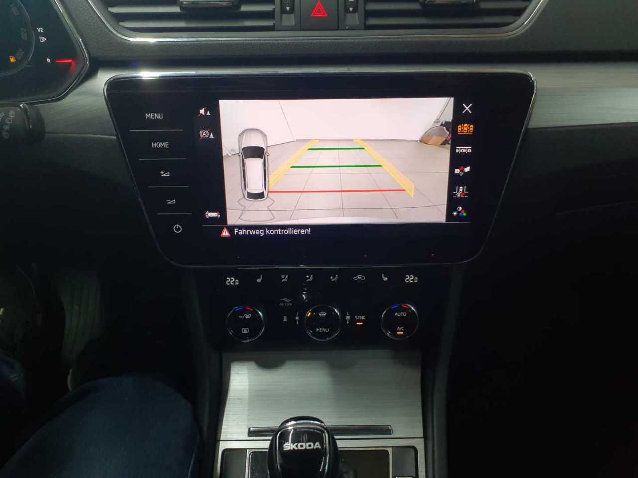 Skoda Superb Kombi 2.0 TDI Ambition NAVI LED VC SHZ STHZG 9