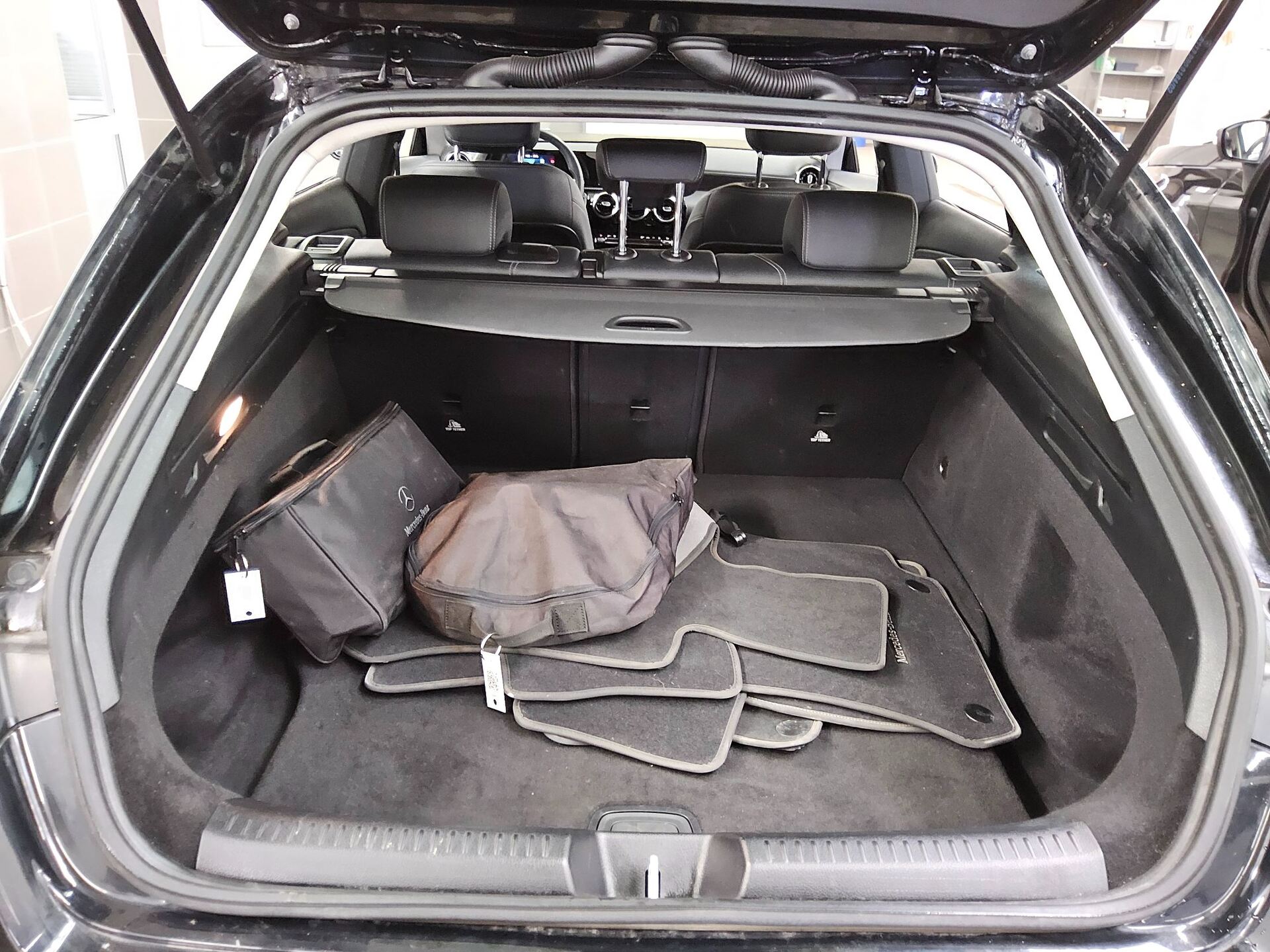 Mercedes-Benz CLA 250 Shooting Brake e Navi LED MBUX SHZ PDC 12