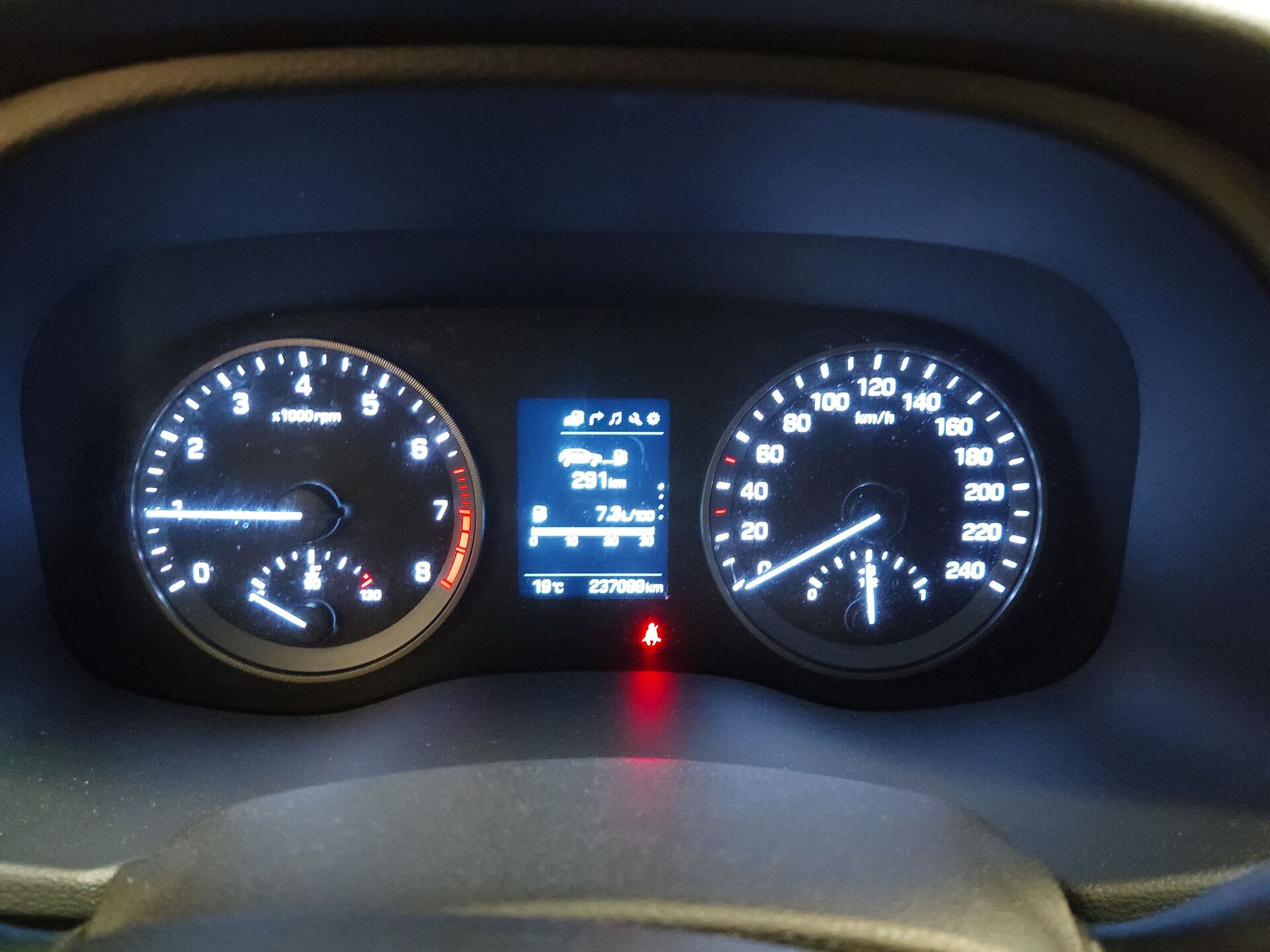 Hyundai Tucson 1.6 Trend Navi Tempomat PDC 17