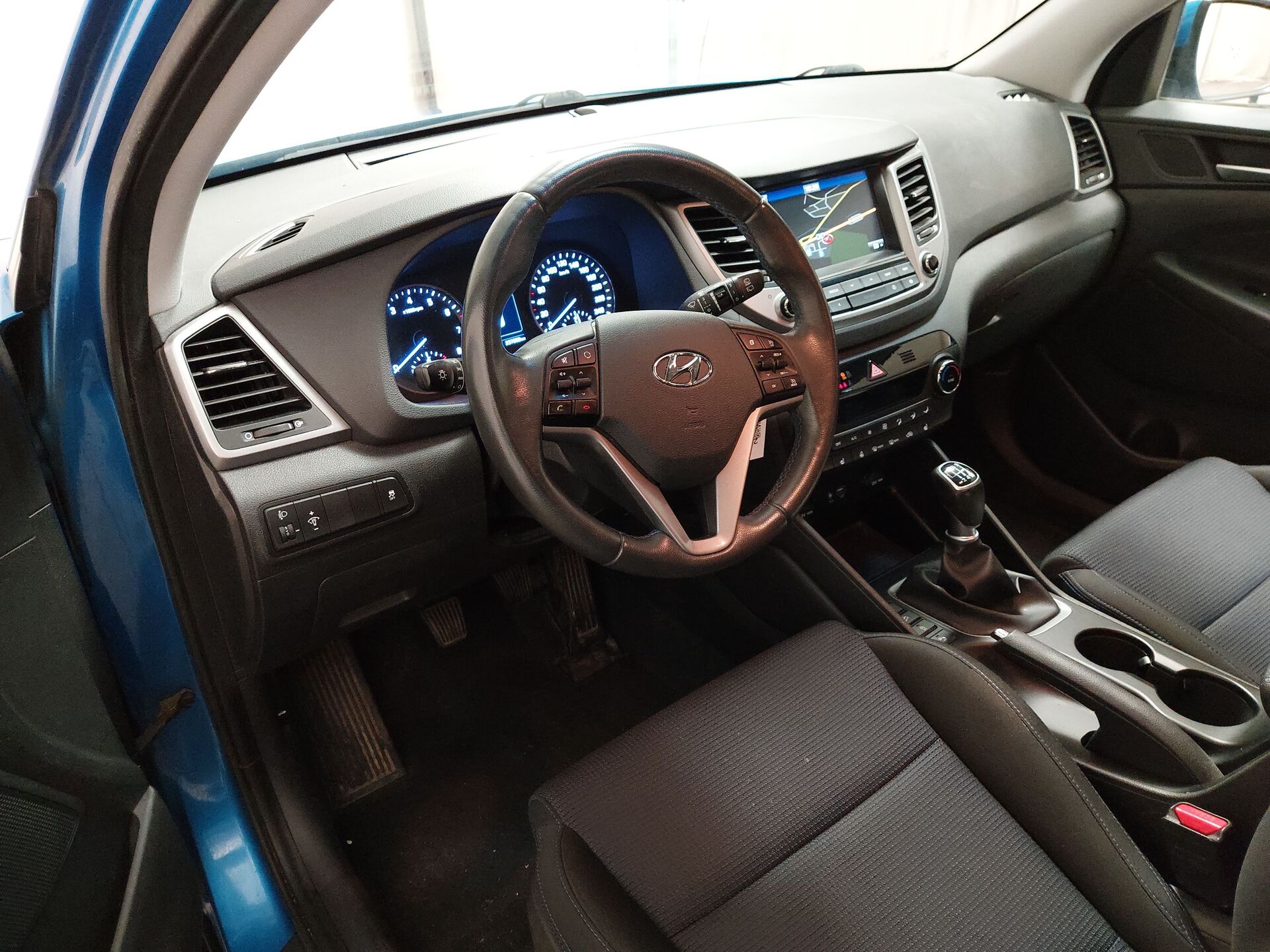 Hyundai Tucson 1.6 Trend Navi Tempomat PDC 8