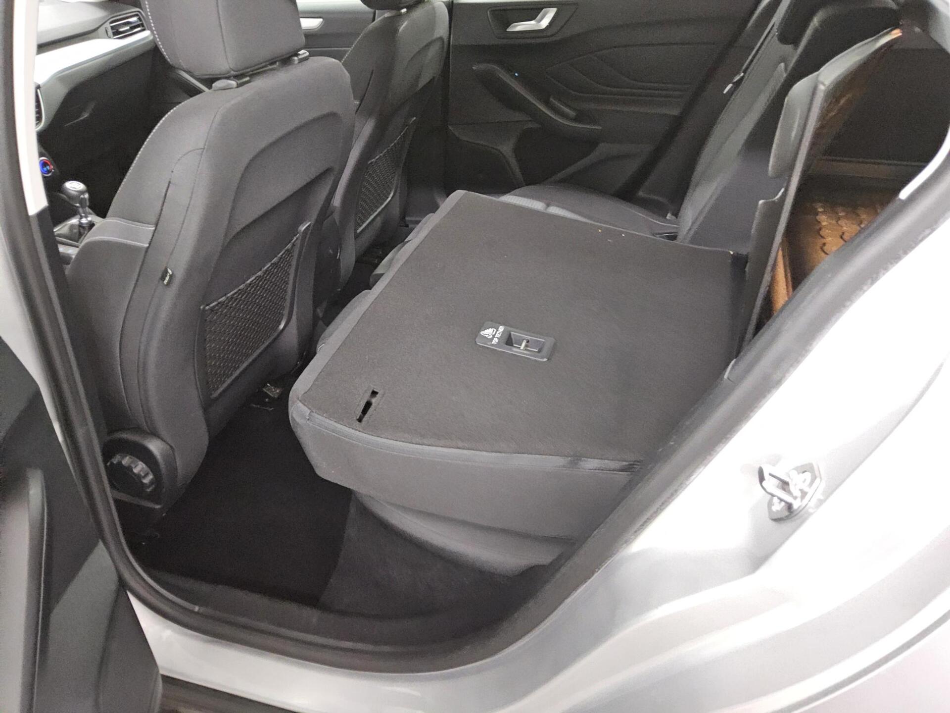 Ford Focus Turnier 1.5 EB Navi LED RFK 12