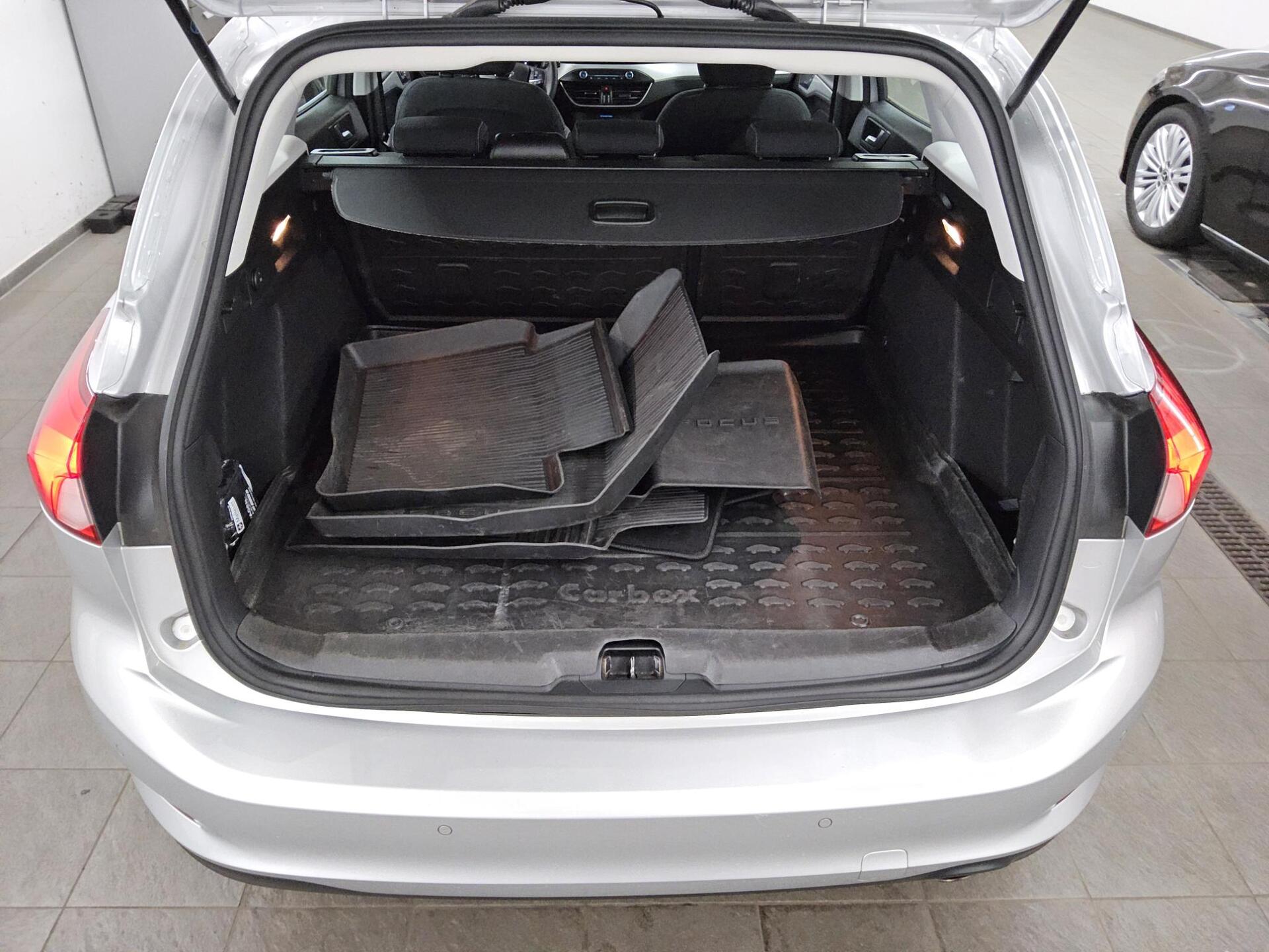Ford Focus Turnier 1.5 EB Navi LED RFK 11