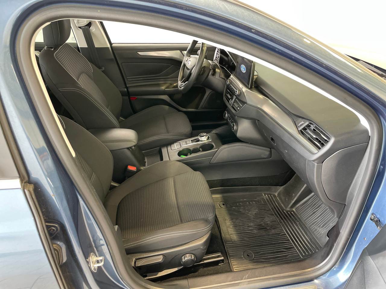 Ford Focus Turnier 2.0 EB Titanium X NAVI LED SHZ Technologie2 AHK 6